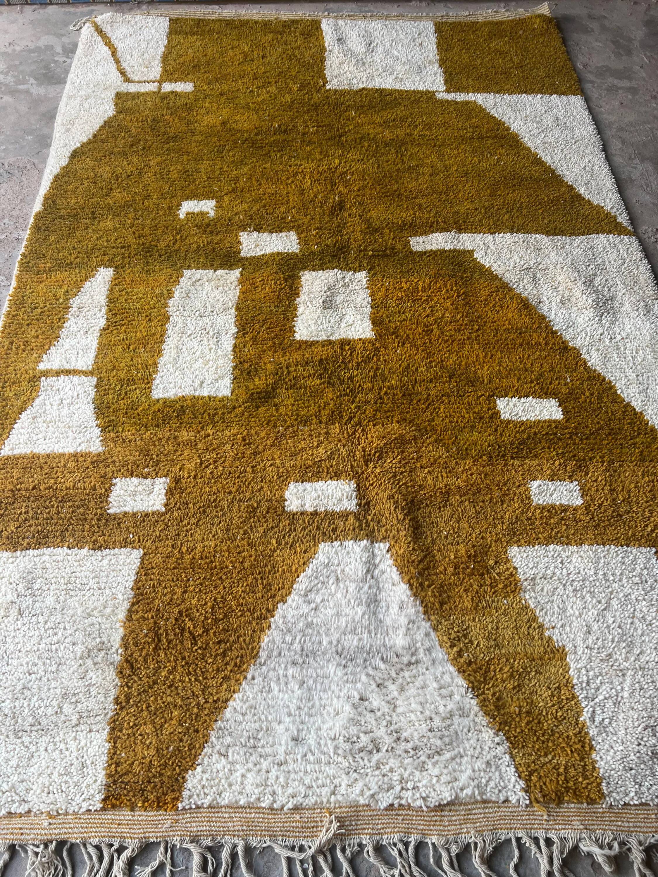 Moroccan wool rug handwoven 2.5x1.5 m