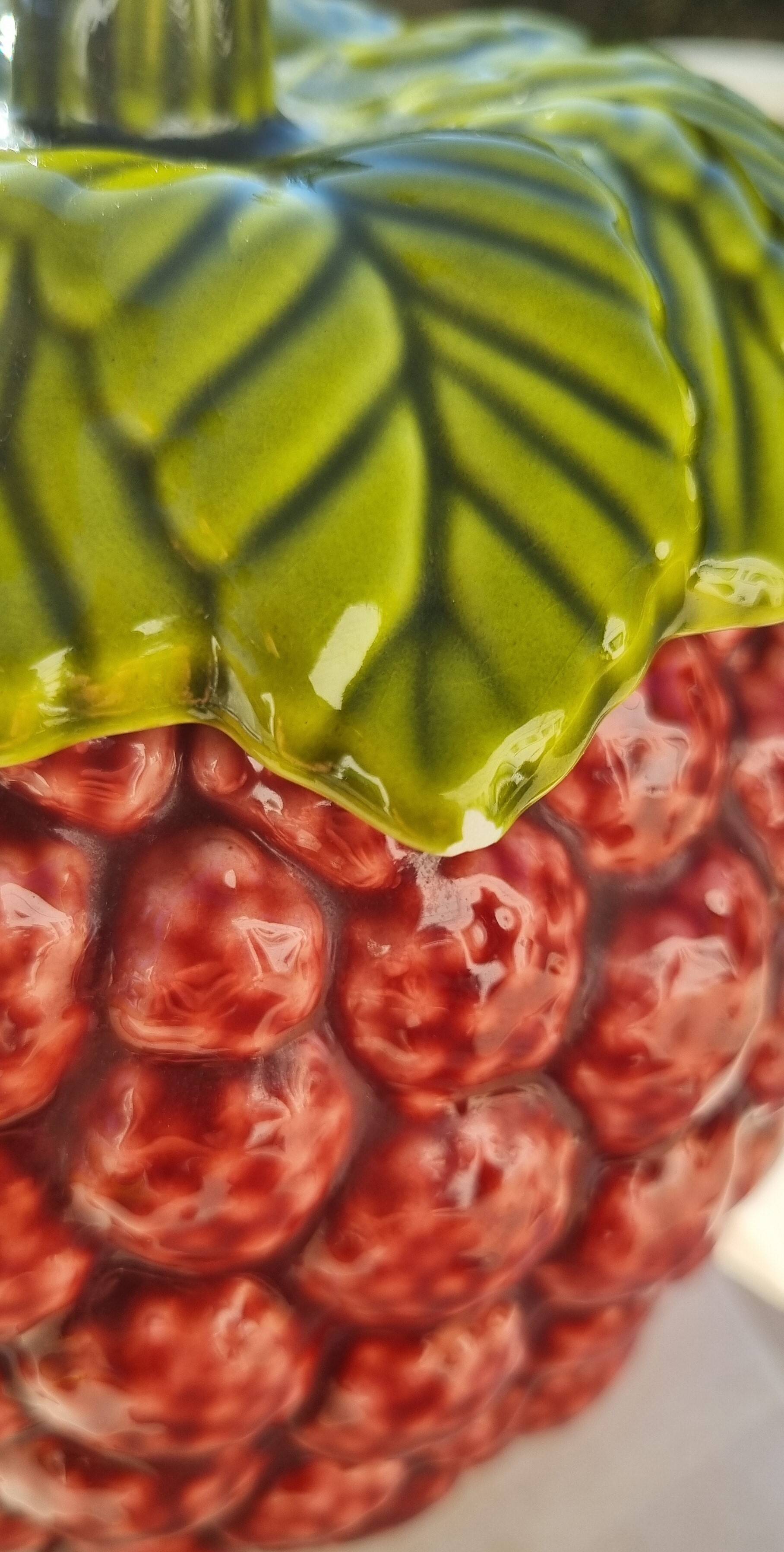 Raspberry slip pot