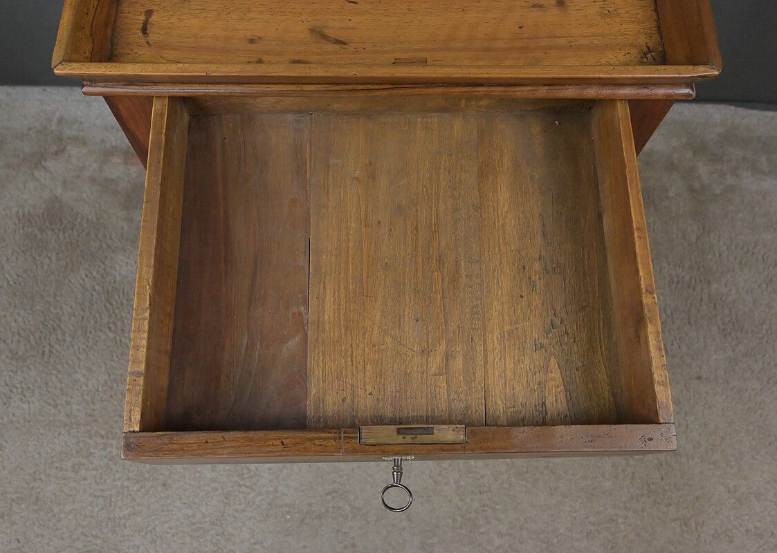 Petite table de salon en noyer, style Louis-Philippe – Milieu XIXe