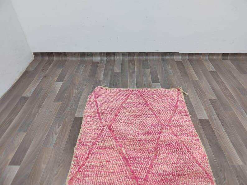 Handmade pink Beni Ouraine rug, size 140 x 260 cm