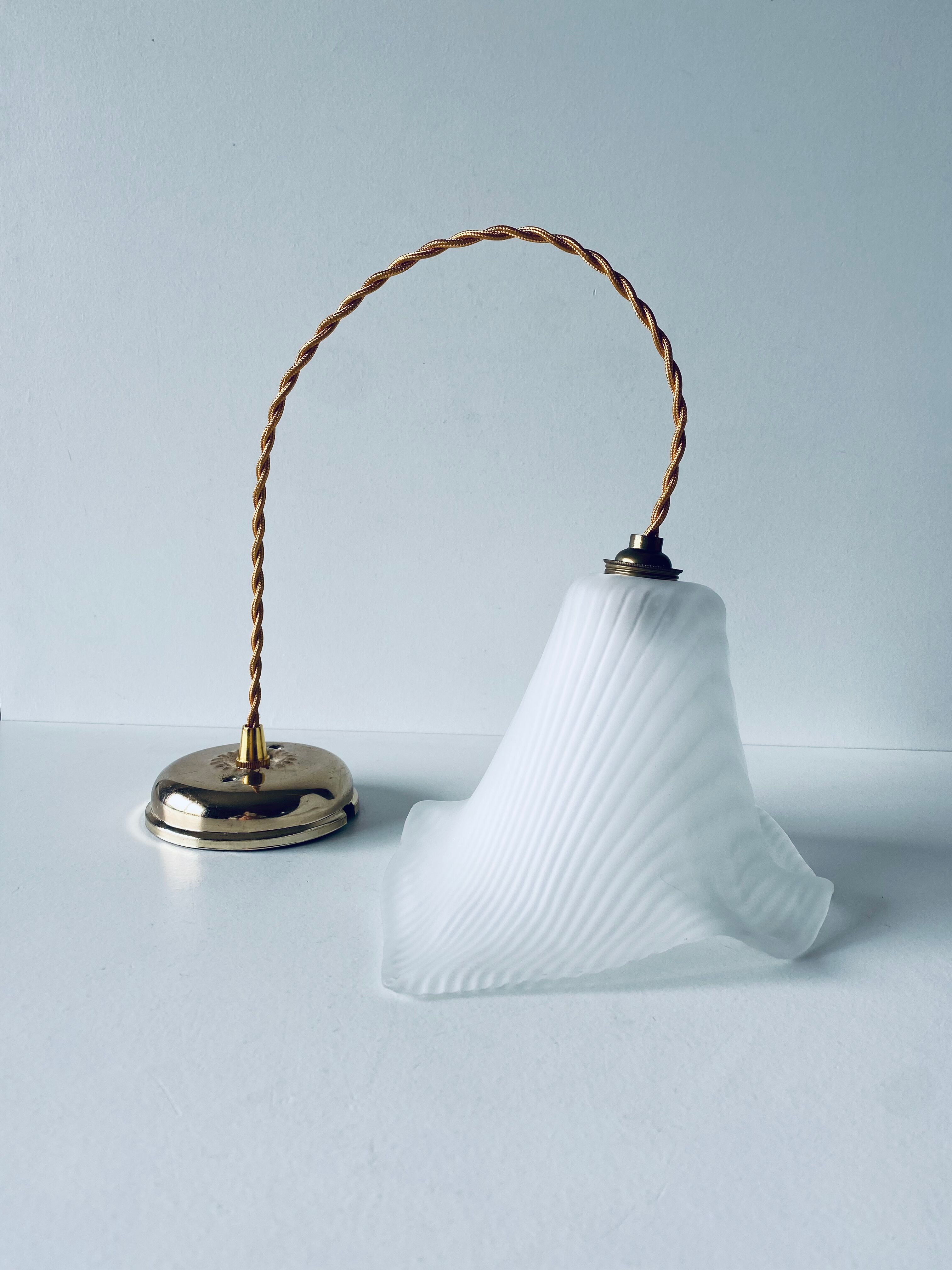 Flower suspension in glass paste