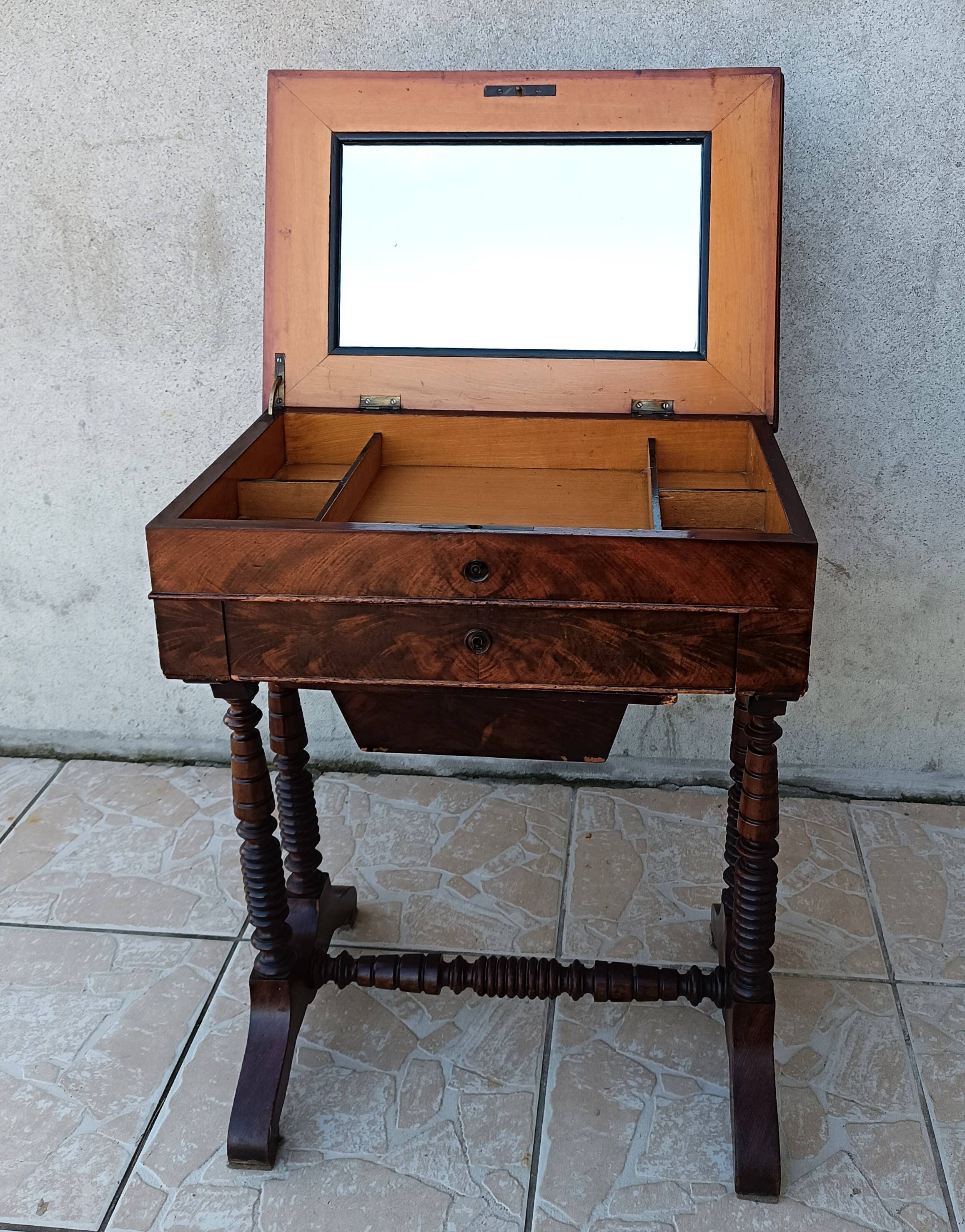 Travailleuse Louis Philippe en acajou