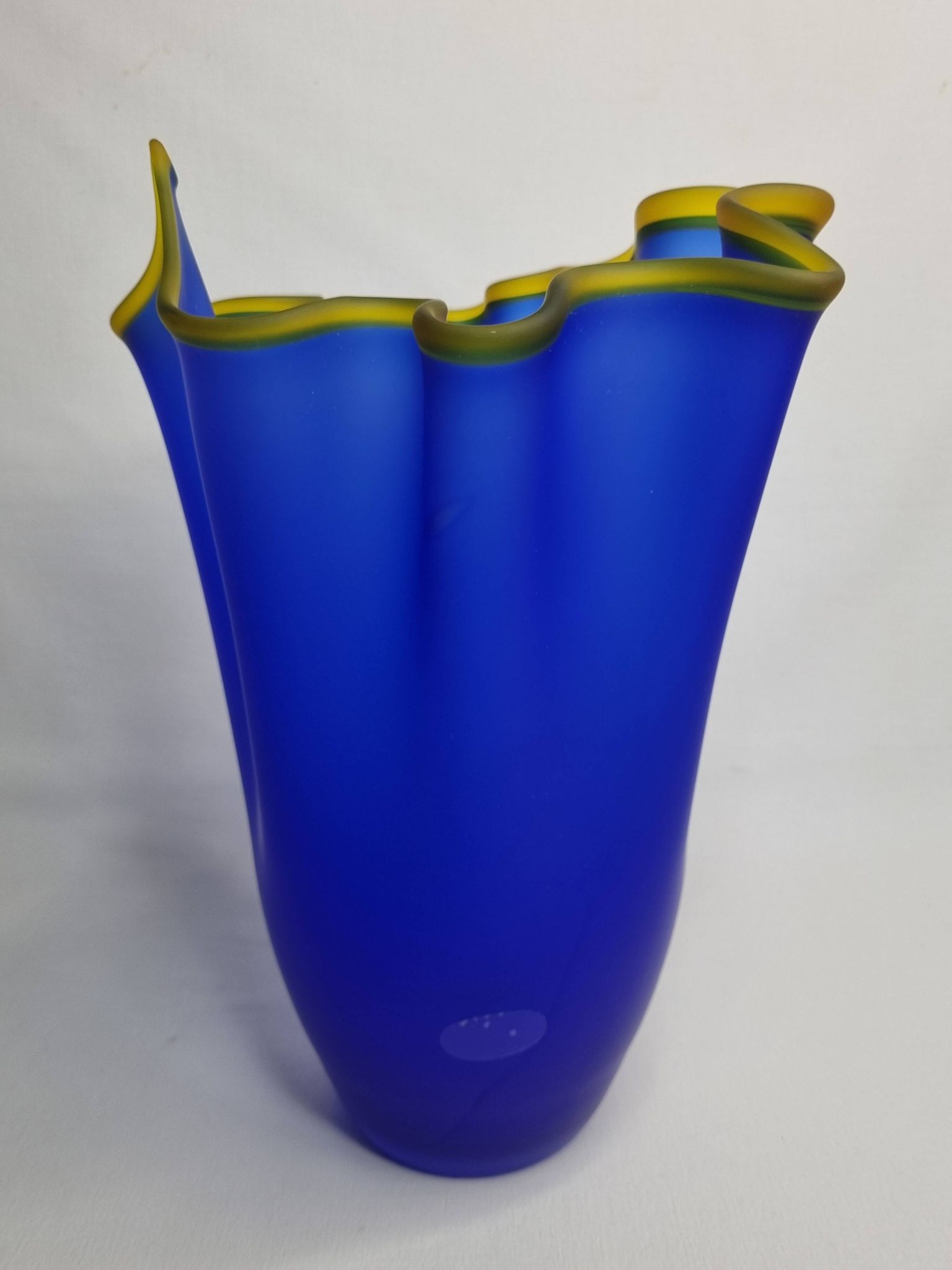 Vase handkerchief in vintage Murano glass, cobalt blue with yellow edging, 80s, 30 cm