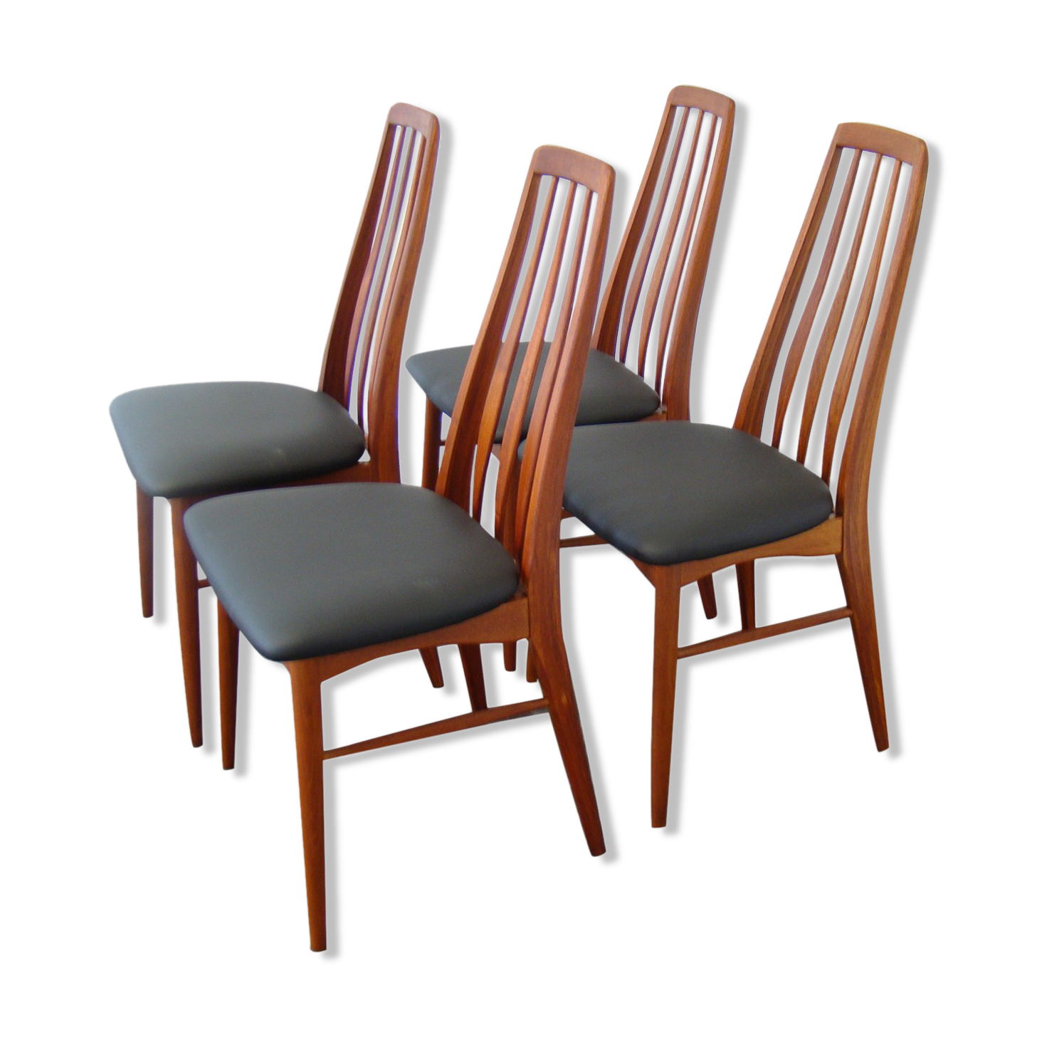 Suite de 4 chaises en teck par Niels Koefoed modèle Eva