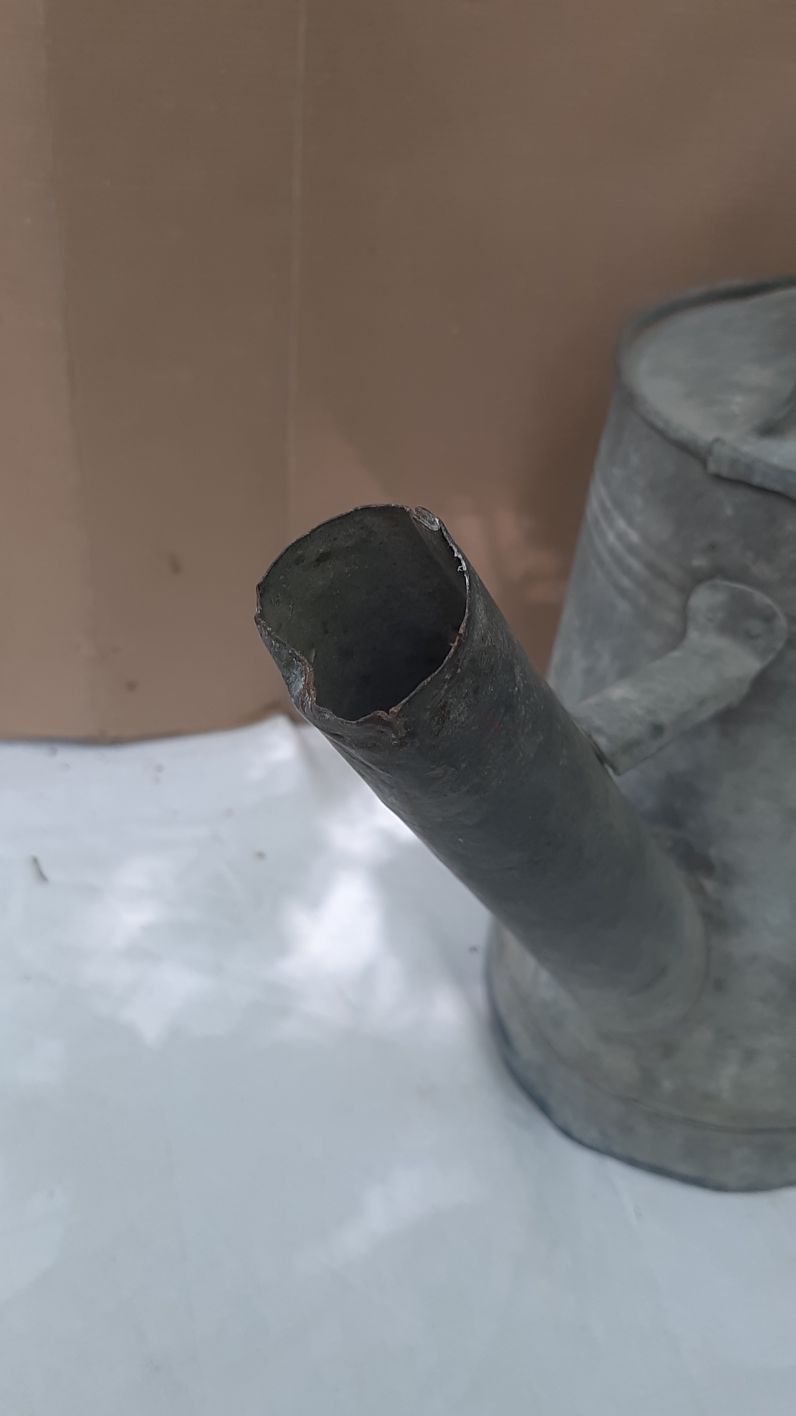 Zinc watering can