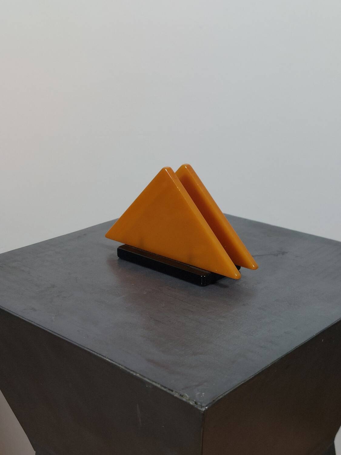 Organisateur de bureau en bakélite triangulaire Art déco