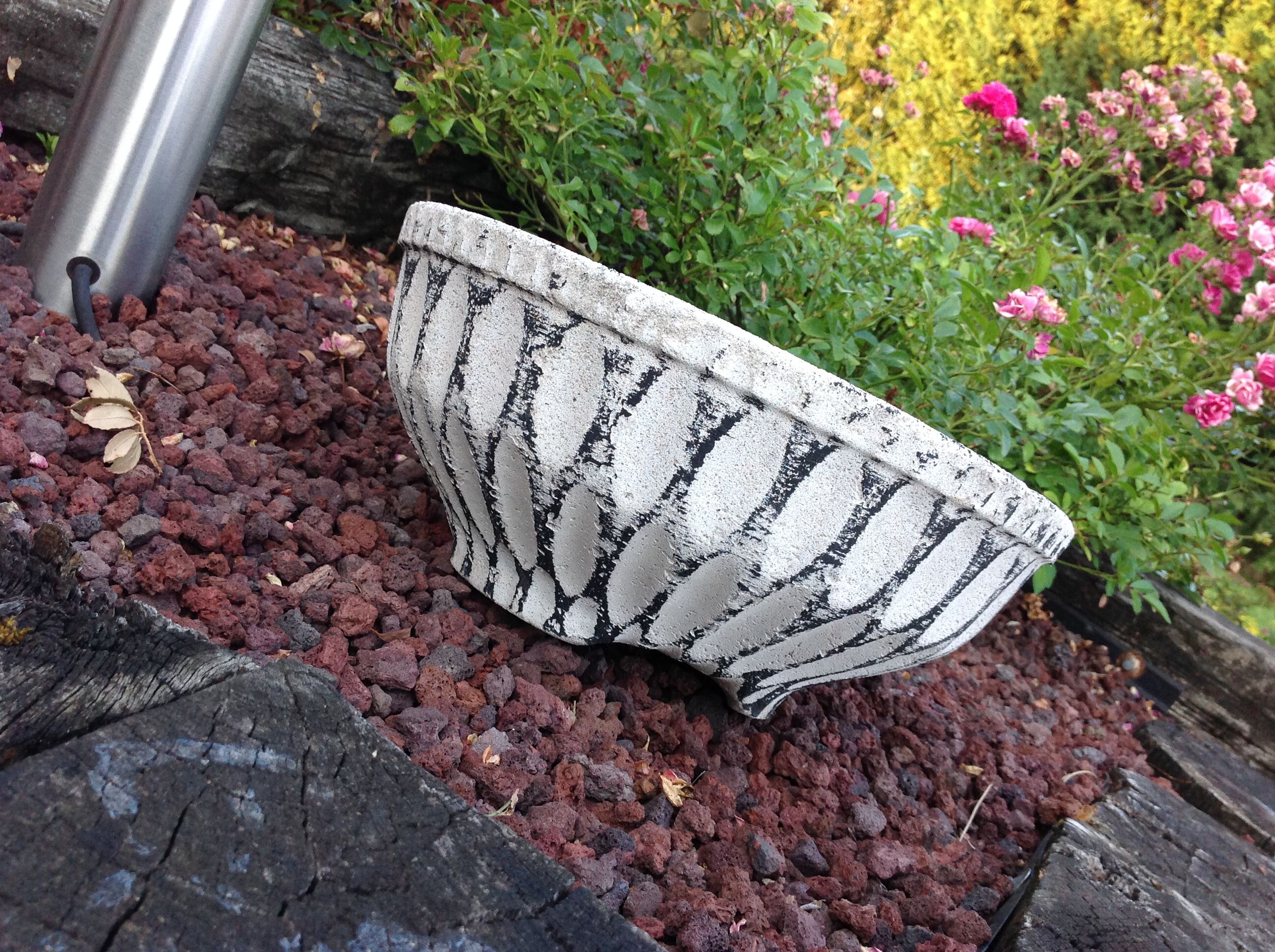 Round planter vintage concrete structured 60, 70 years
