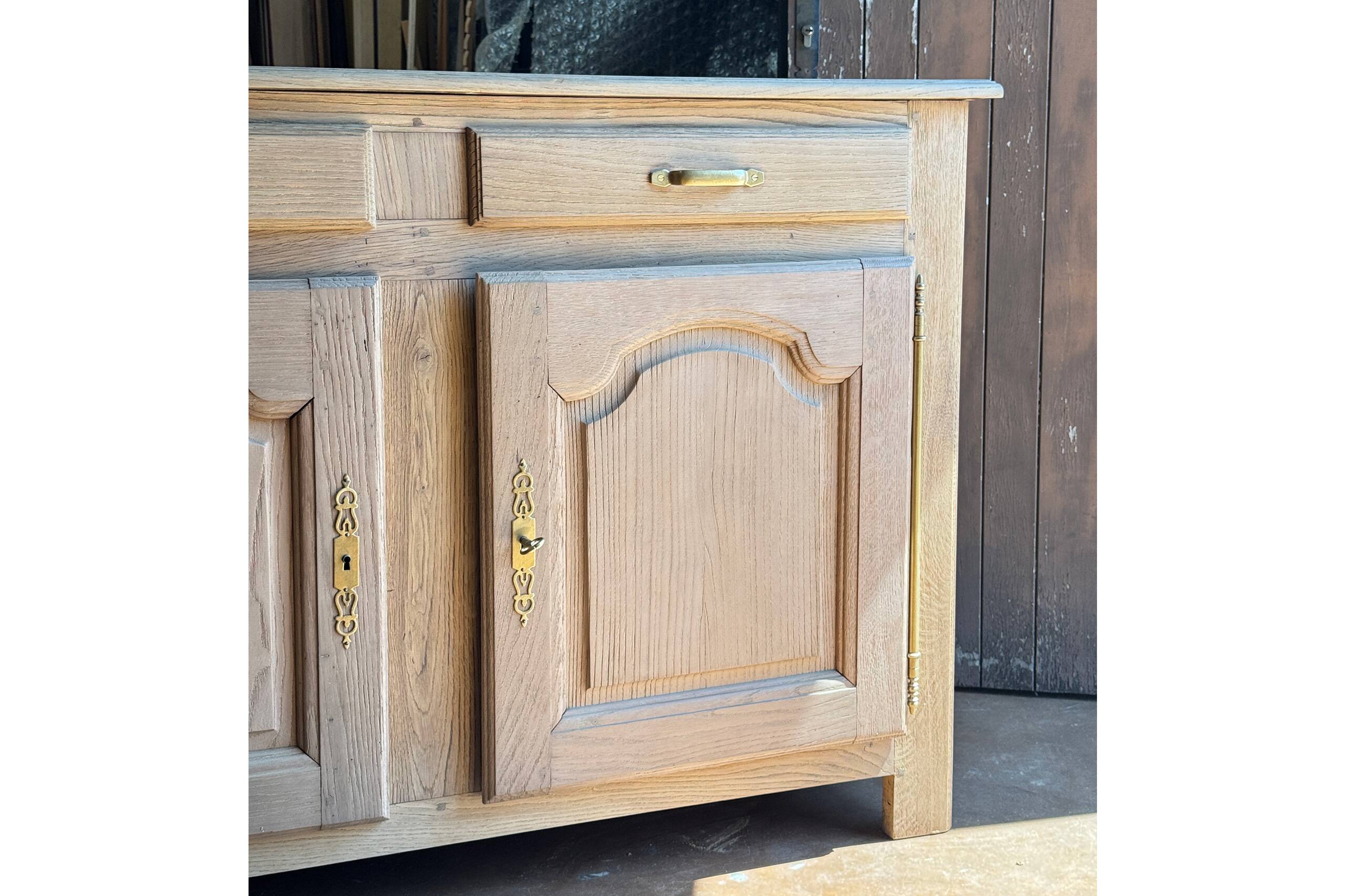 Buffet de campagne chêne claire, meuble vintage