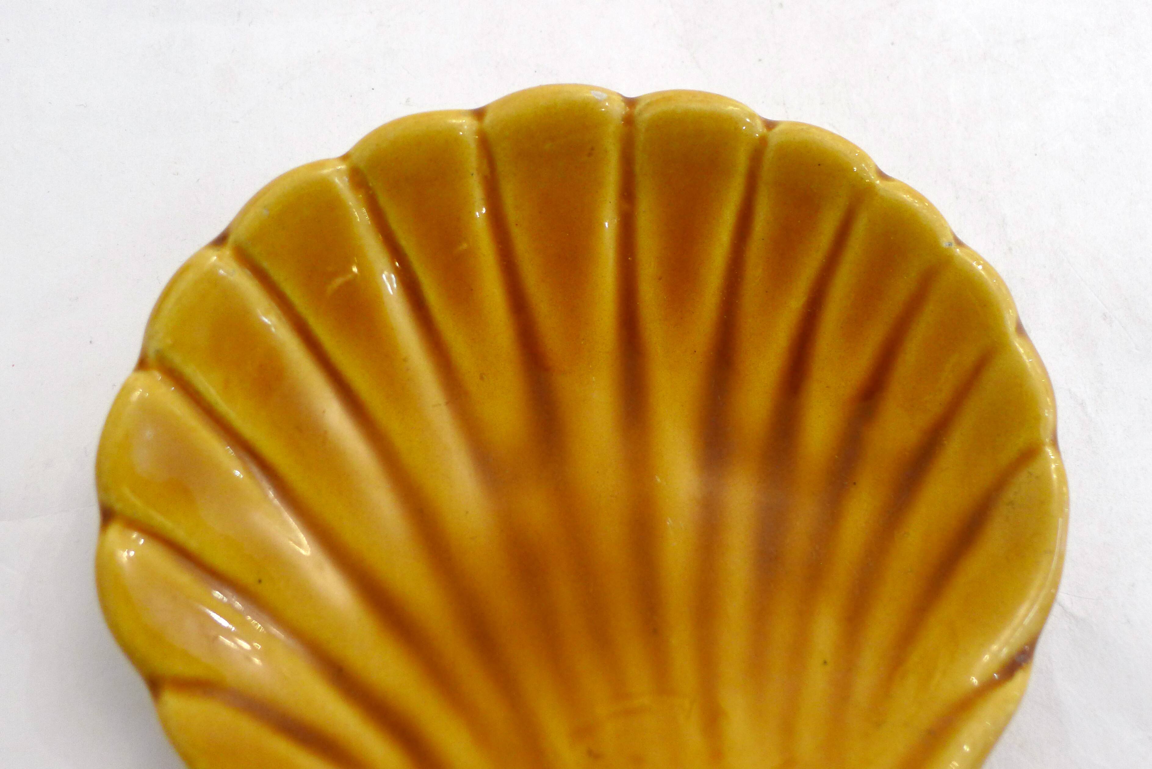 Shell-shaped bowl barbotine Vallauris
