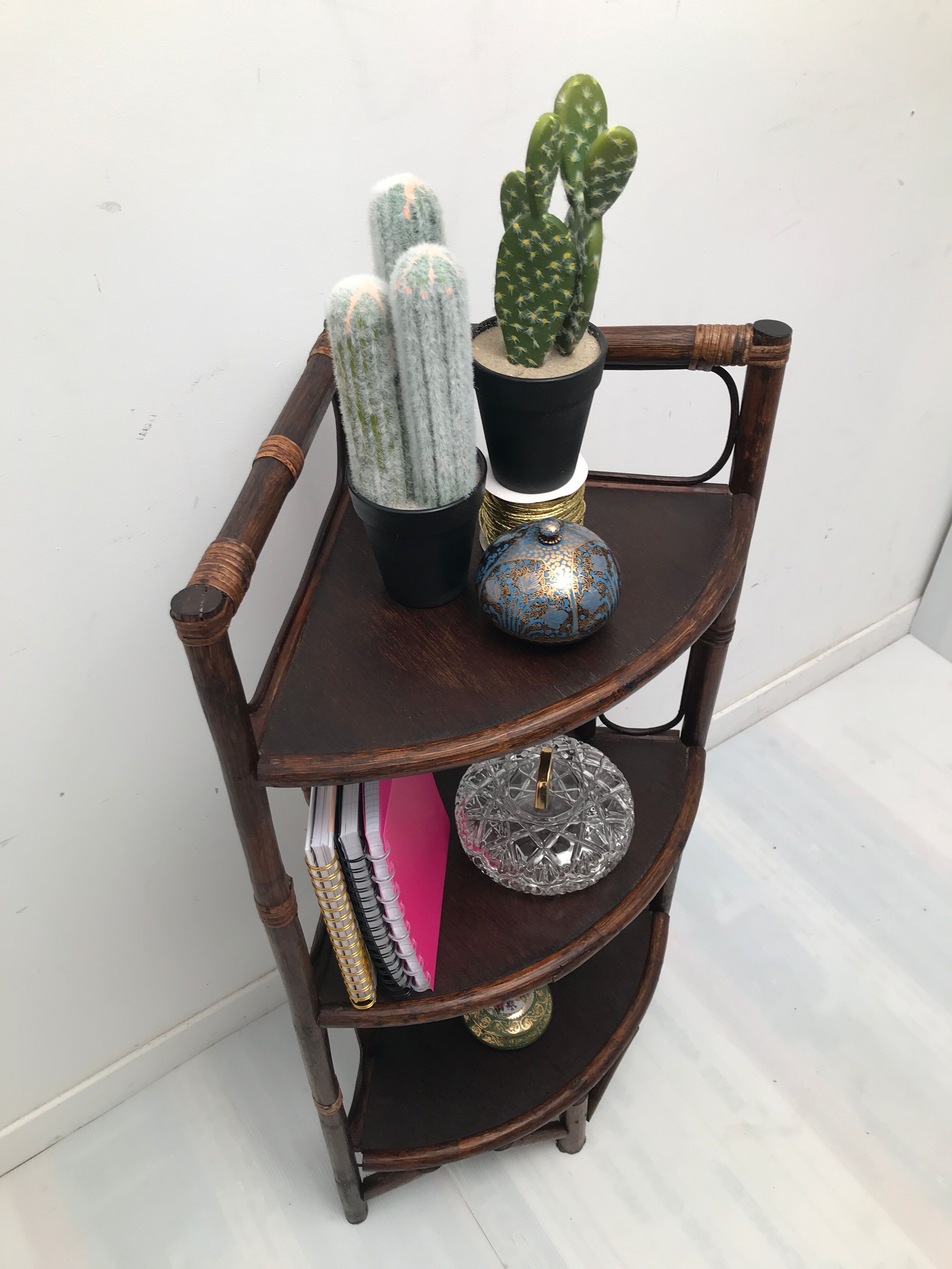 Rattan angle shelf at 3 levels 70's