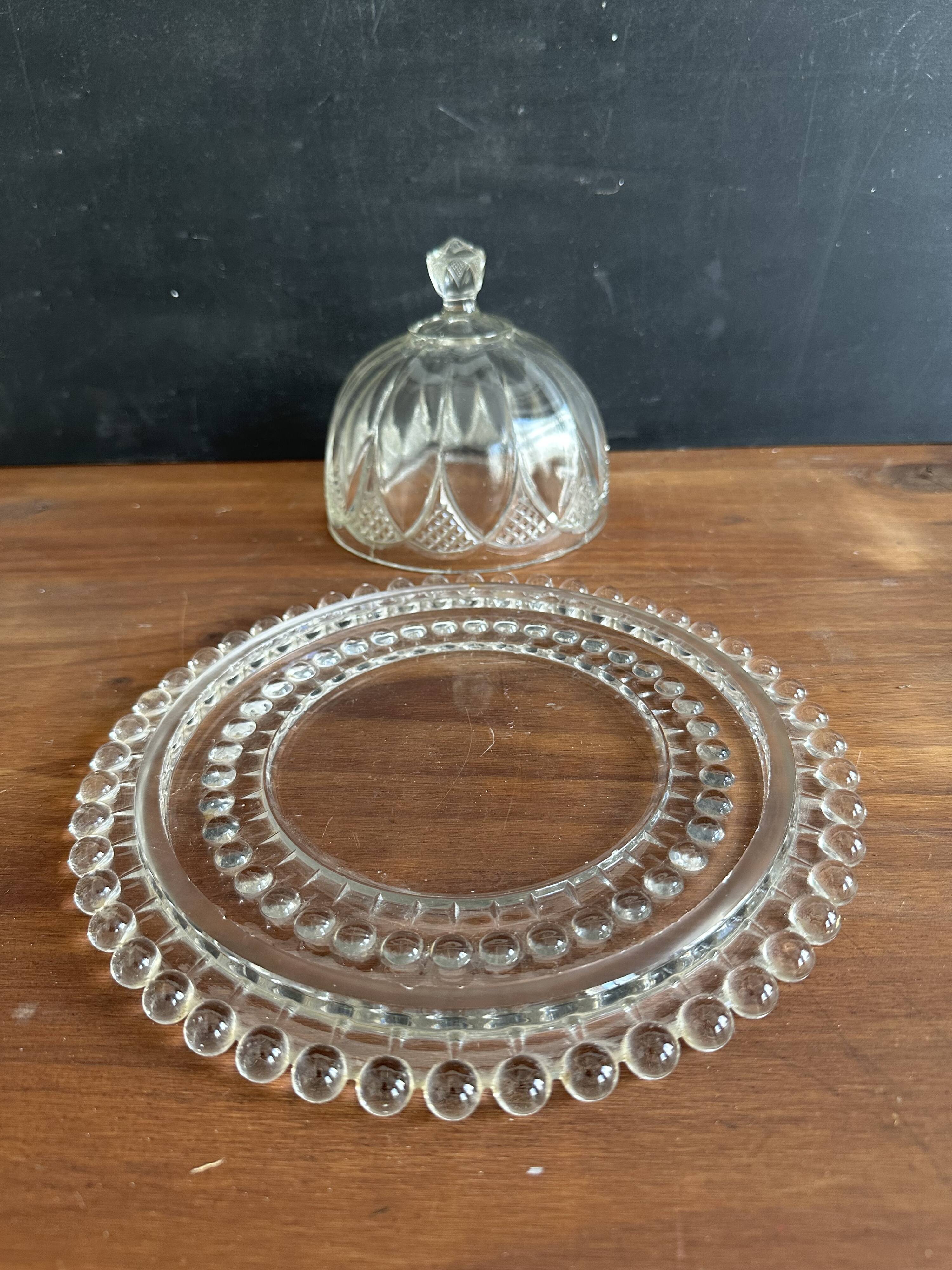 Vintage glass cheese dome with its plate, 1950s.