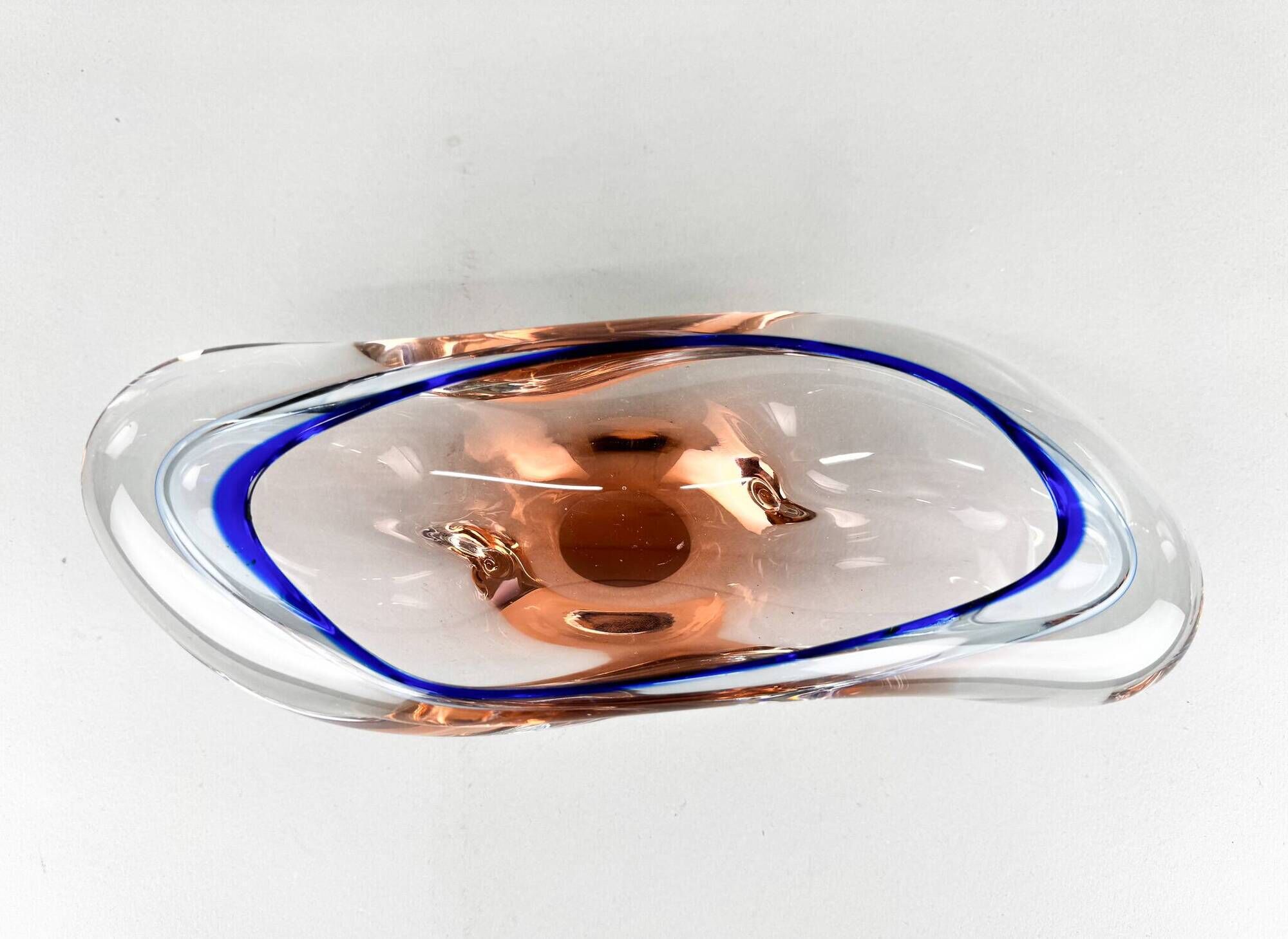 Bol en verre artistique des années 1960 par Chribska Glasswork, Tchécoslovaquie