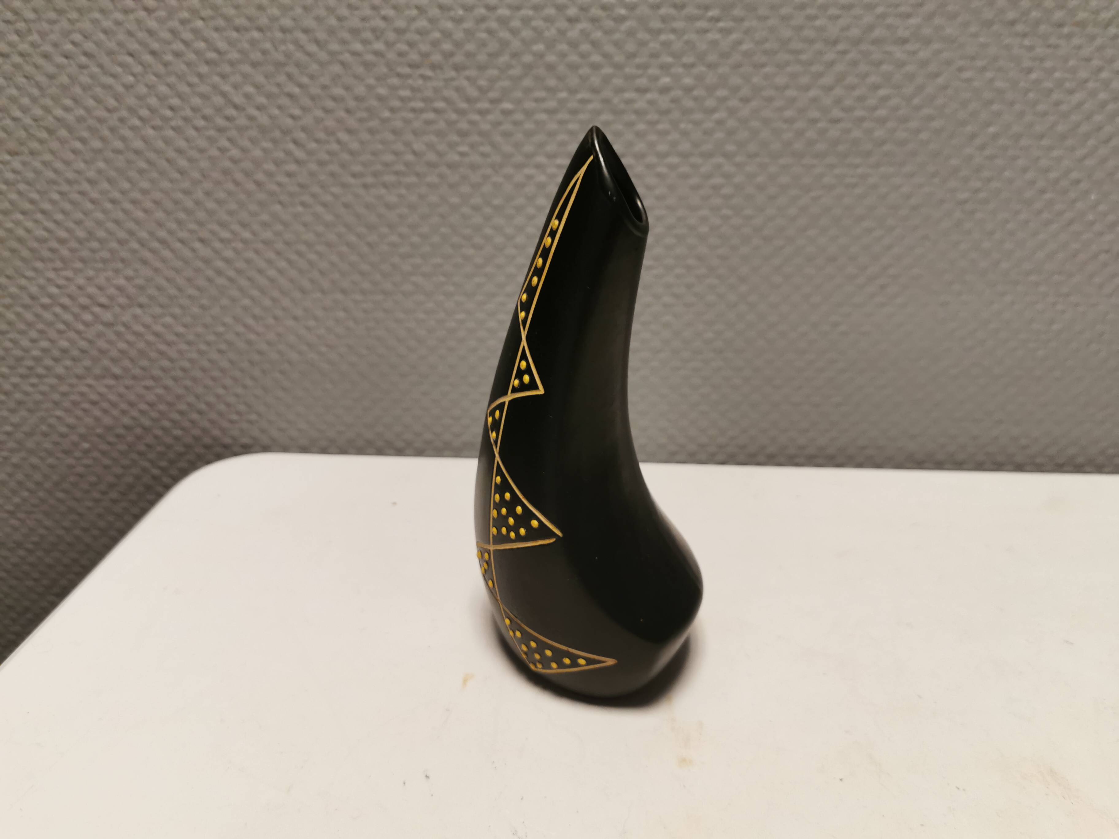 Sculptural black vase with yellow pattern from Hedebo Keramik Denmark 1950-1960s.