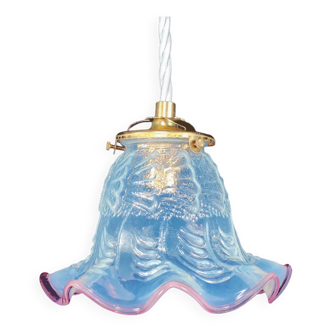 Lampe à suspension antique en verre de vaseline opalescente des années 1900, Français avec bord rose