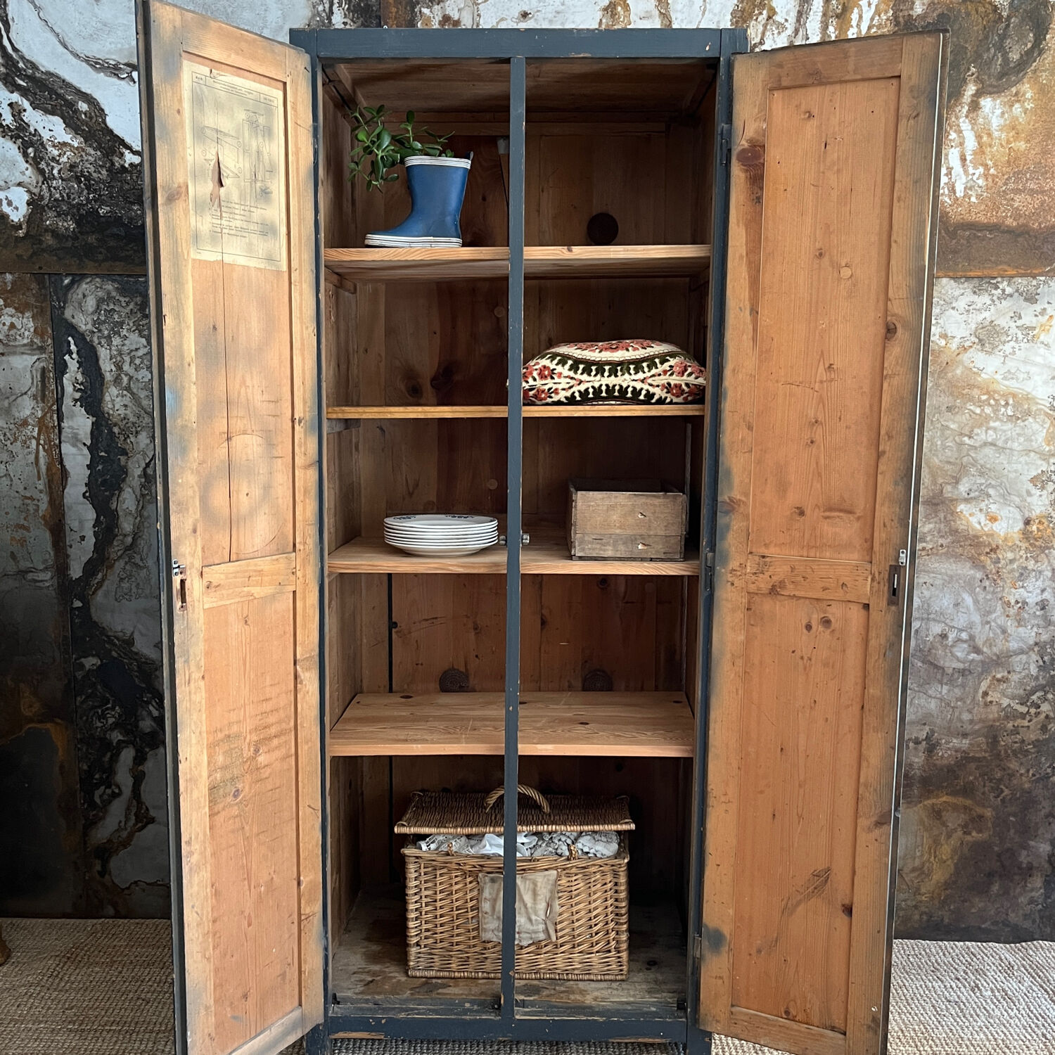Armoire parisienne d'atelier