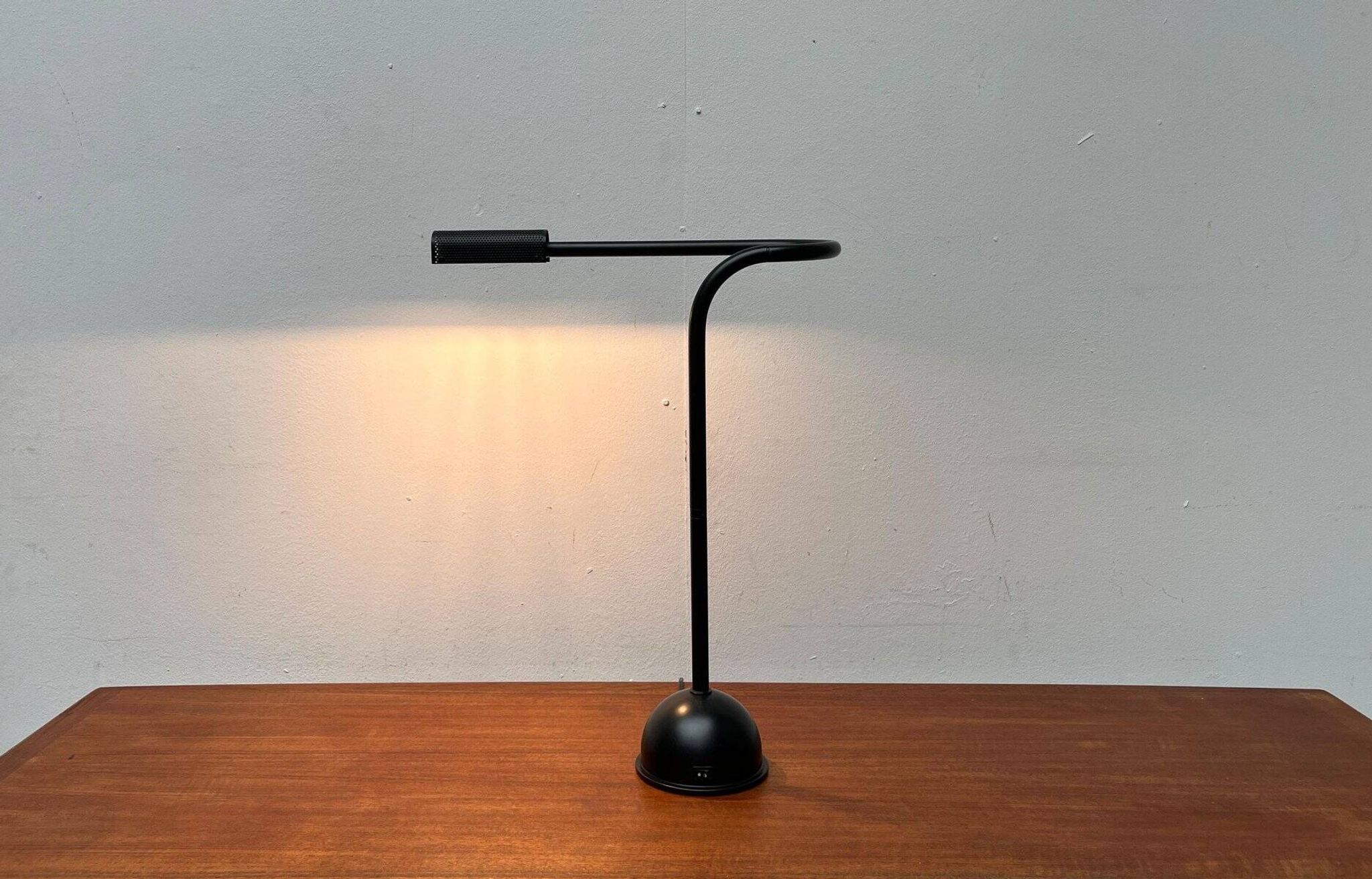 Lampe de table modèle Stringa postmoderne par Hans Ansems pour Luxo, années 1980