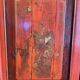 Armoire chinoise présentant des scènes de vie polychromes
