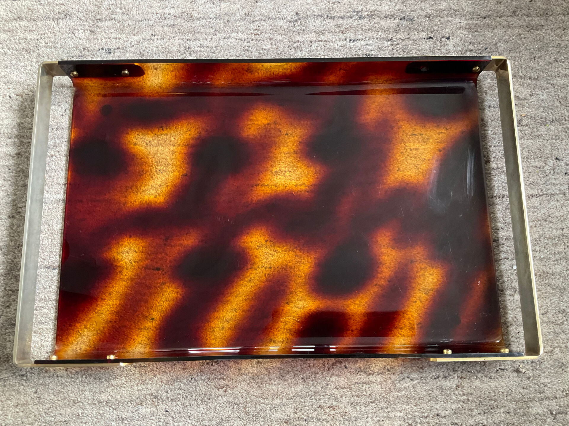 Vintage plateau in tortoiseshell lucite, Maison Mercier style.