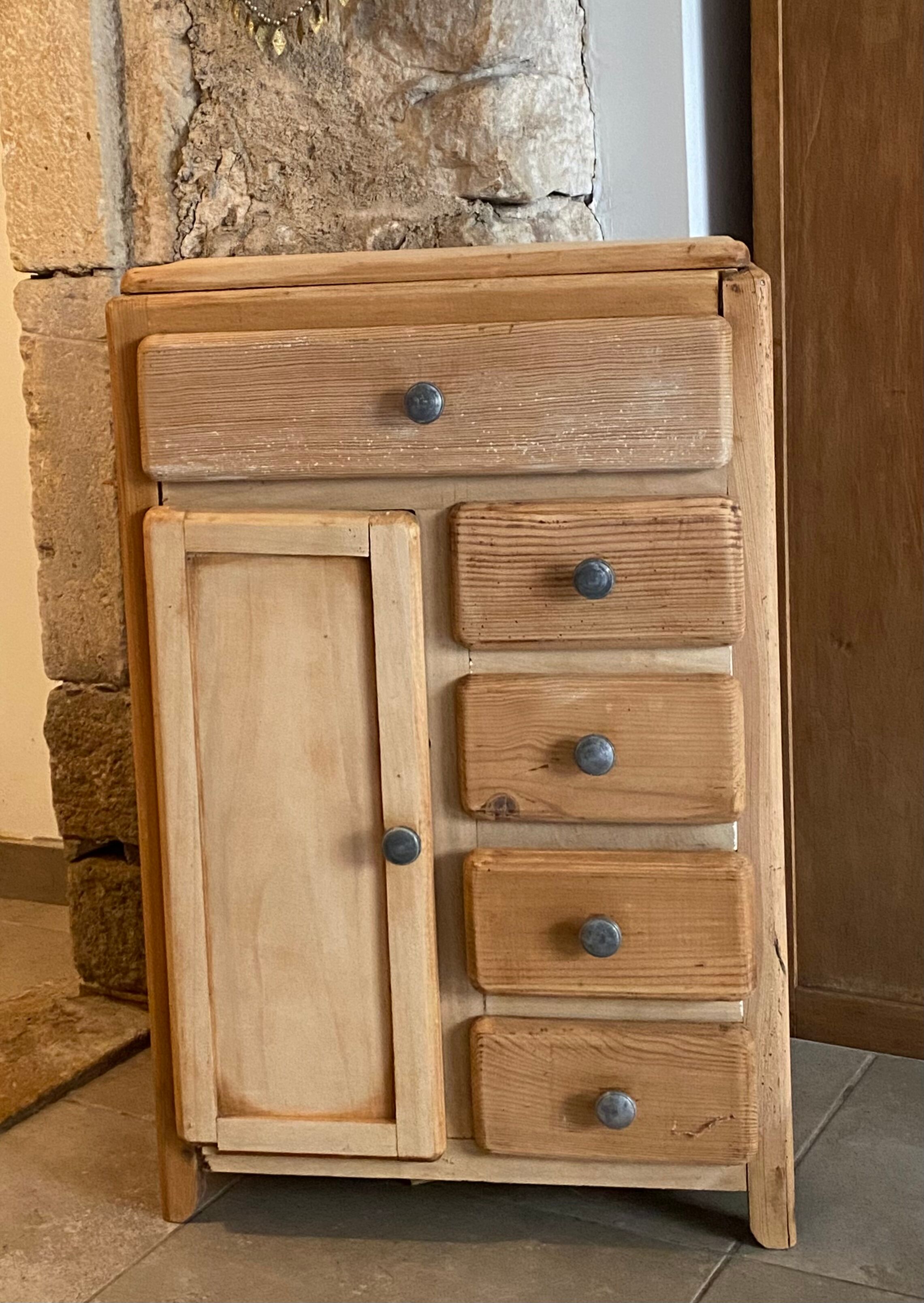 Extra cabinet with drawers