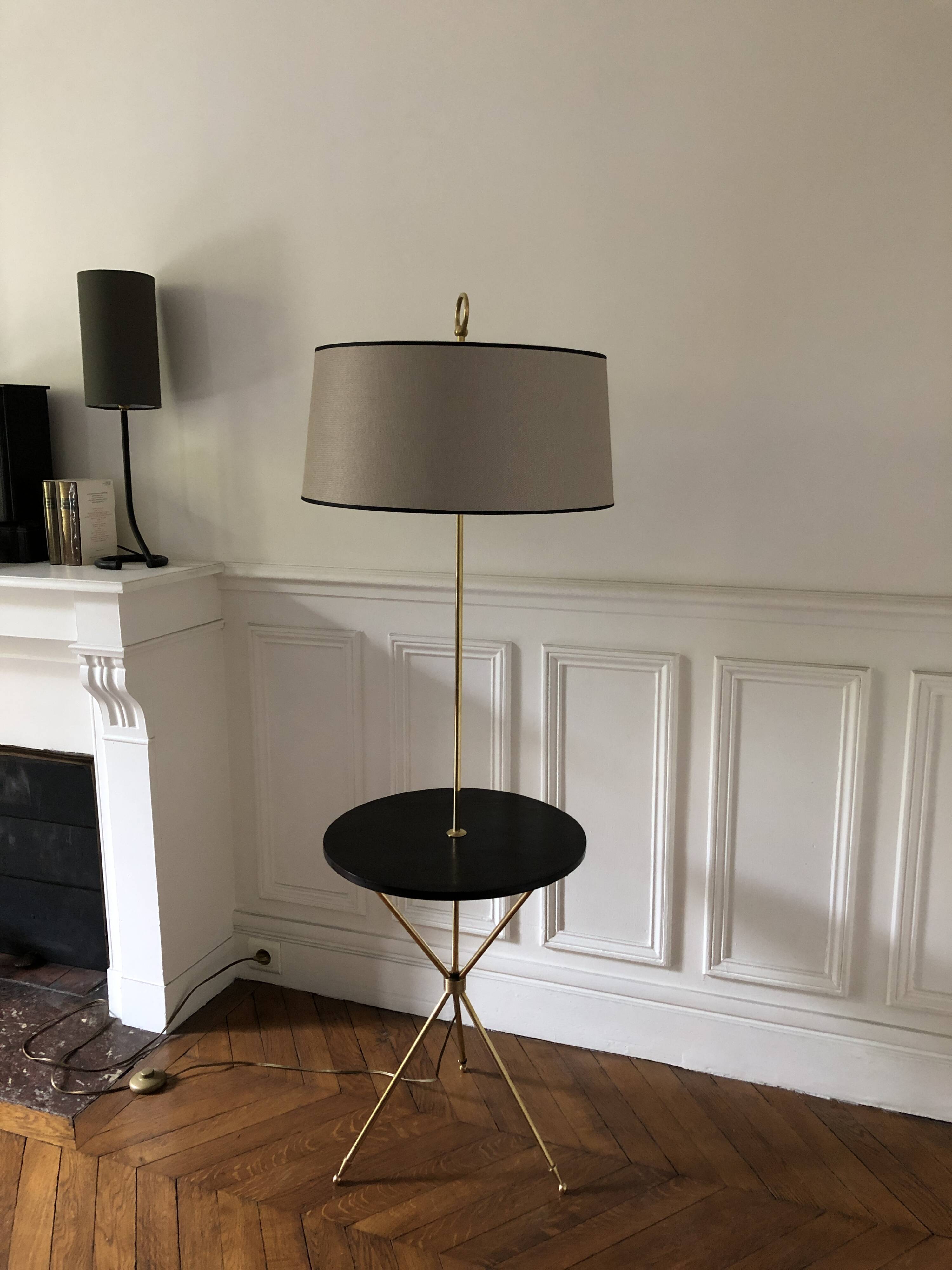 Vintage tripod side table lamp in brass from 1950 - 1960.