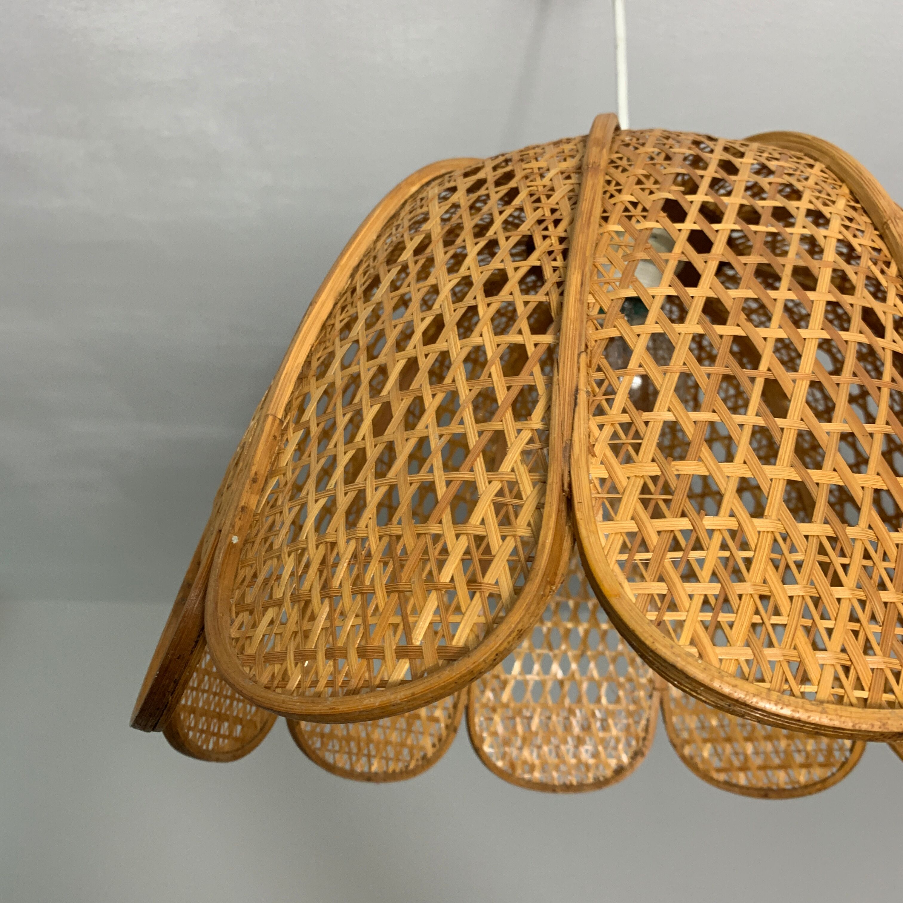 Suspension in vintage cannage