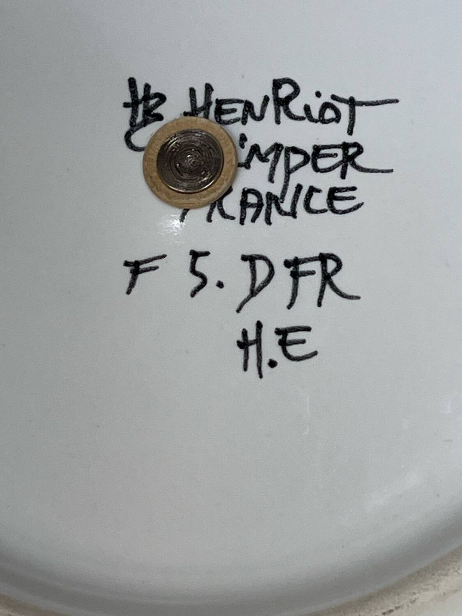 Quimper Henriot earthenware display or mute servant