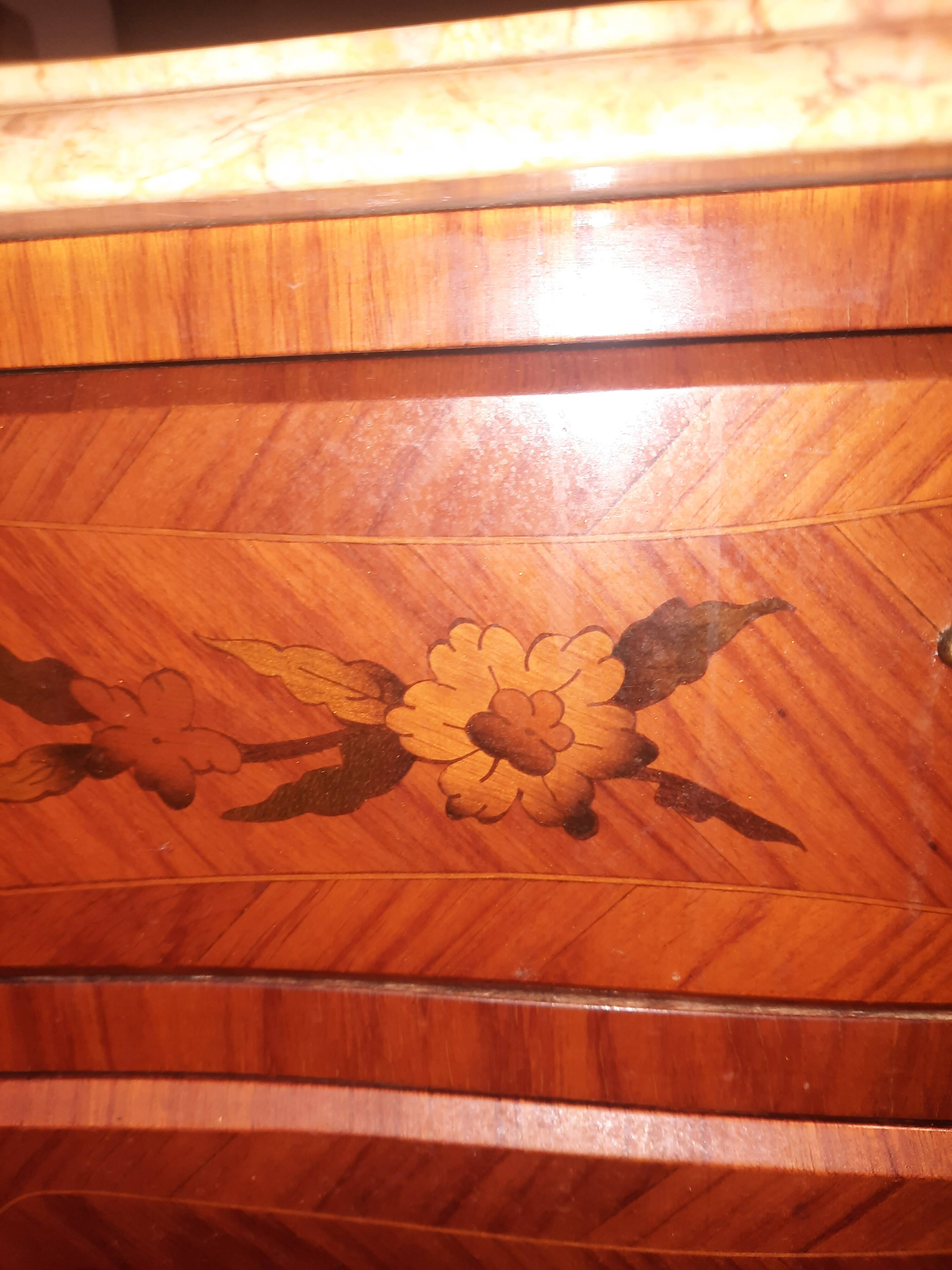 Flowered marquetry commode in Louis XV style