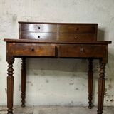 Wooden lady's desk says "happiness of the day"