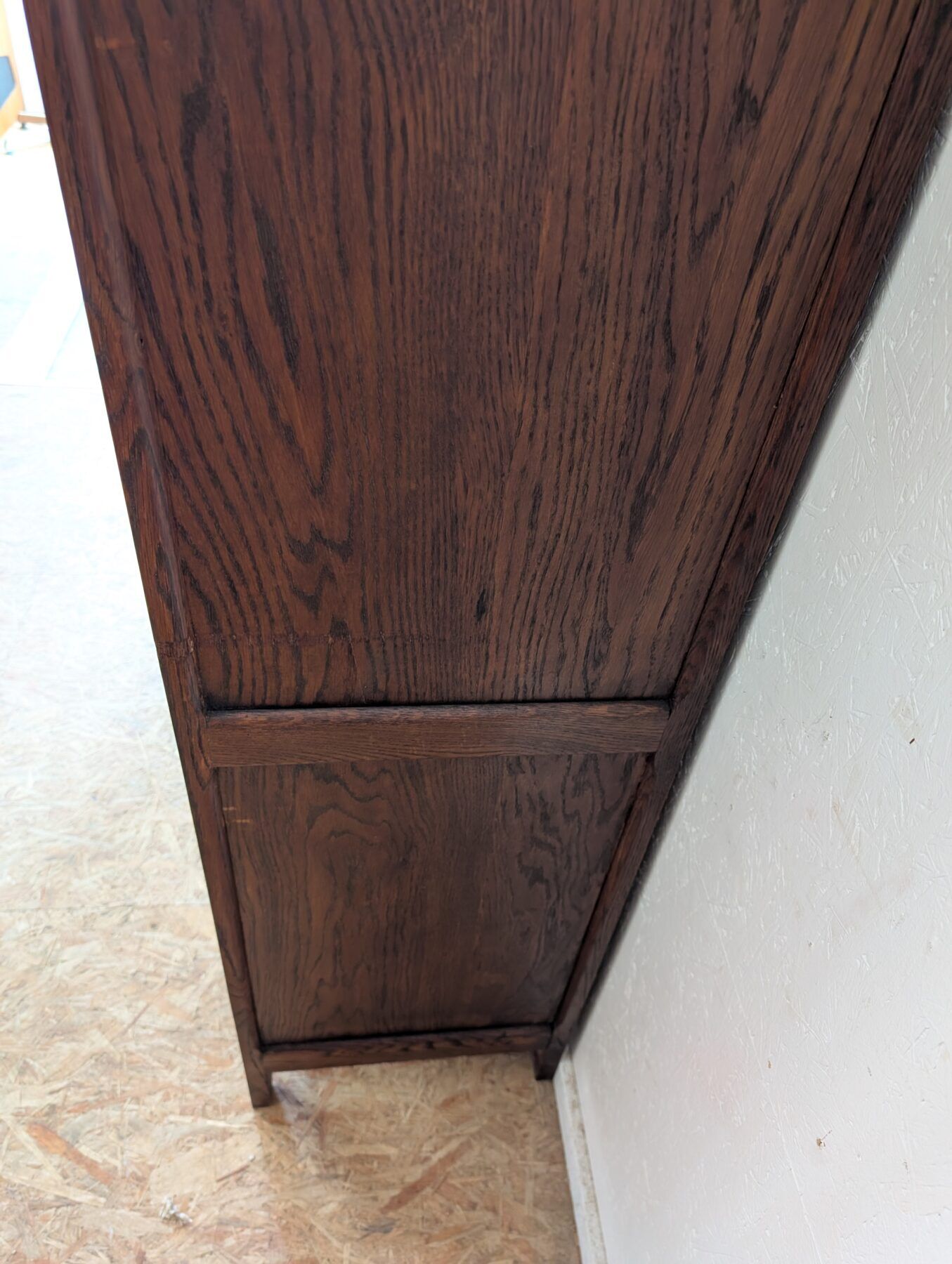 Armoire vitrée chêne massif des années 40/50