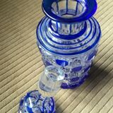 Flacon en cristal de Baccarat modèle diamants pierreries doublé bleu