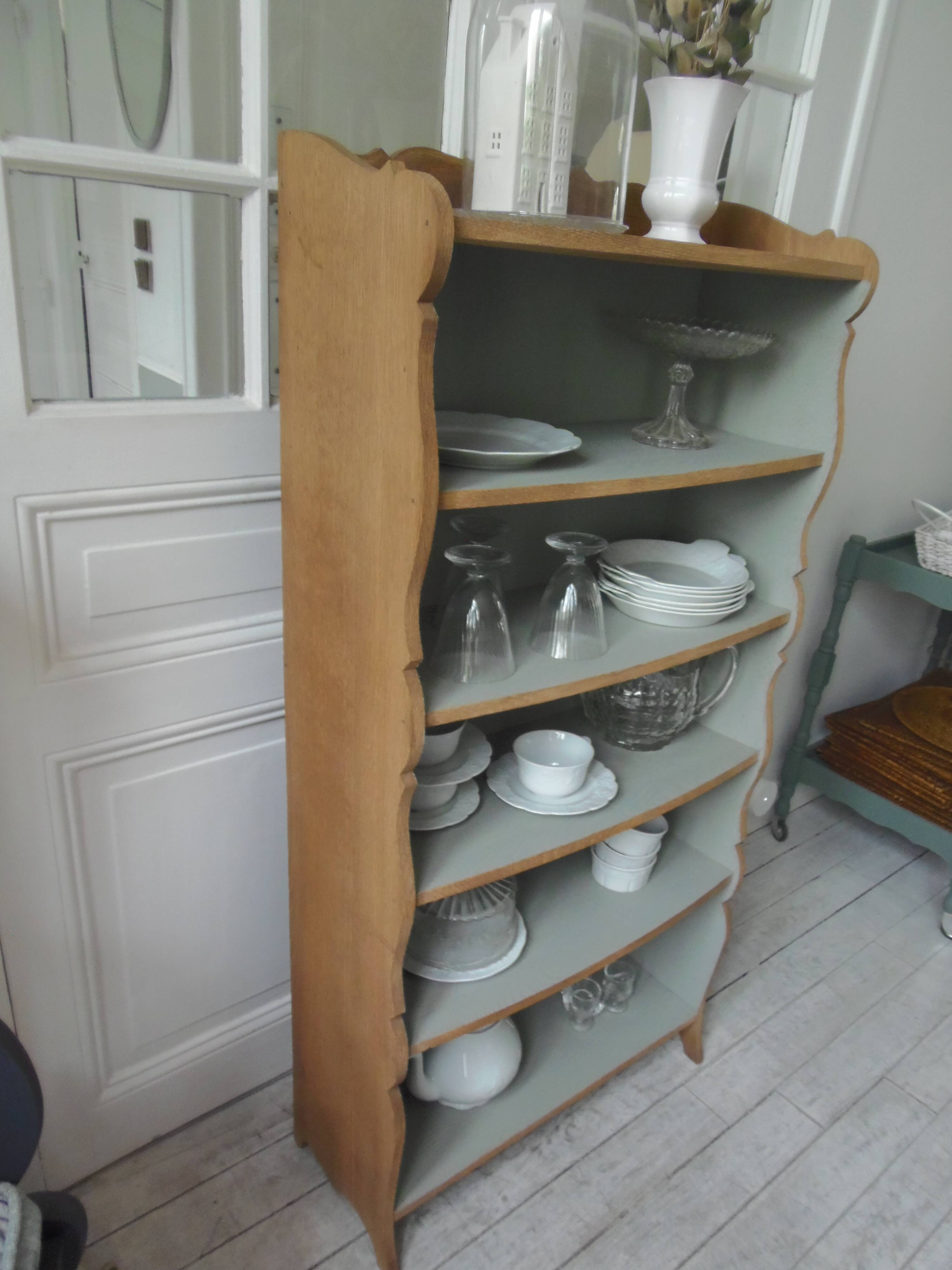 Small vintage bookcase, 5 fixed shelves, interior sublimated in verdigris, waxed finish.