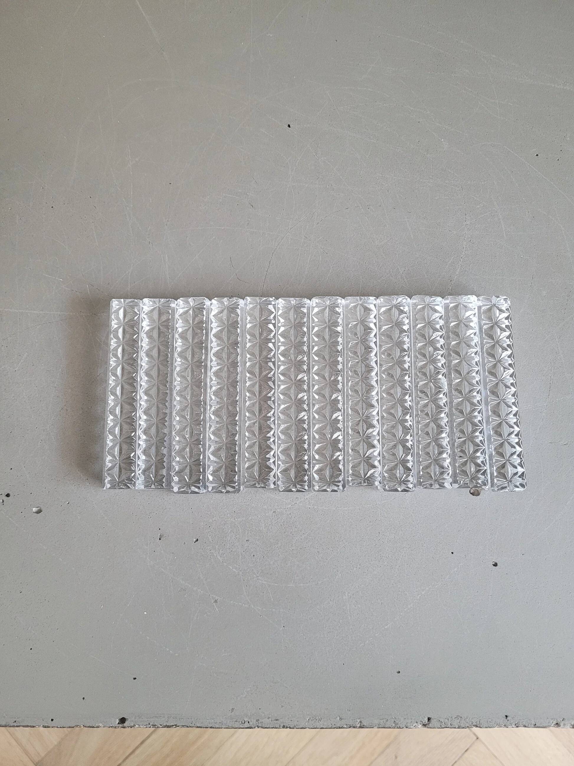 12 faceted glass knife rests