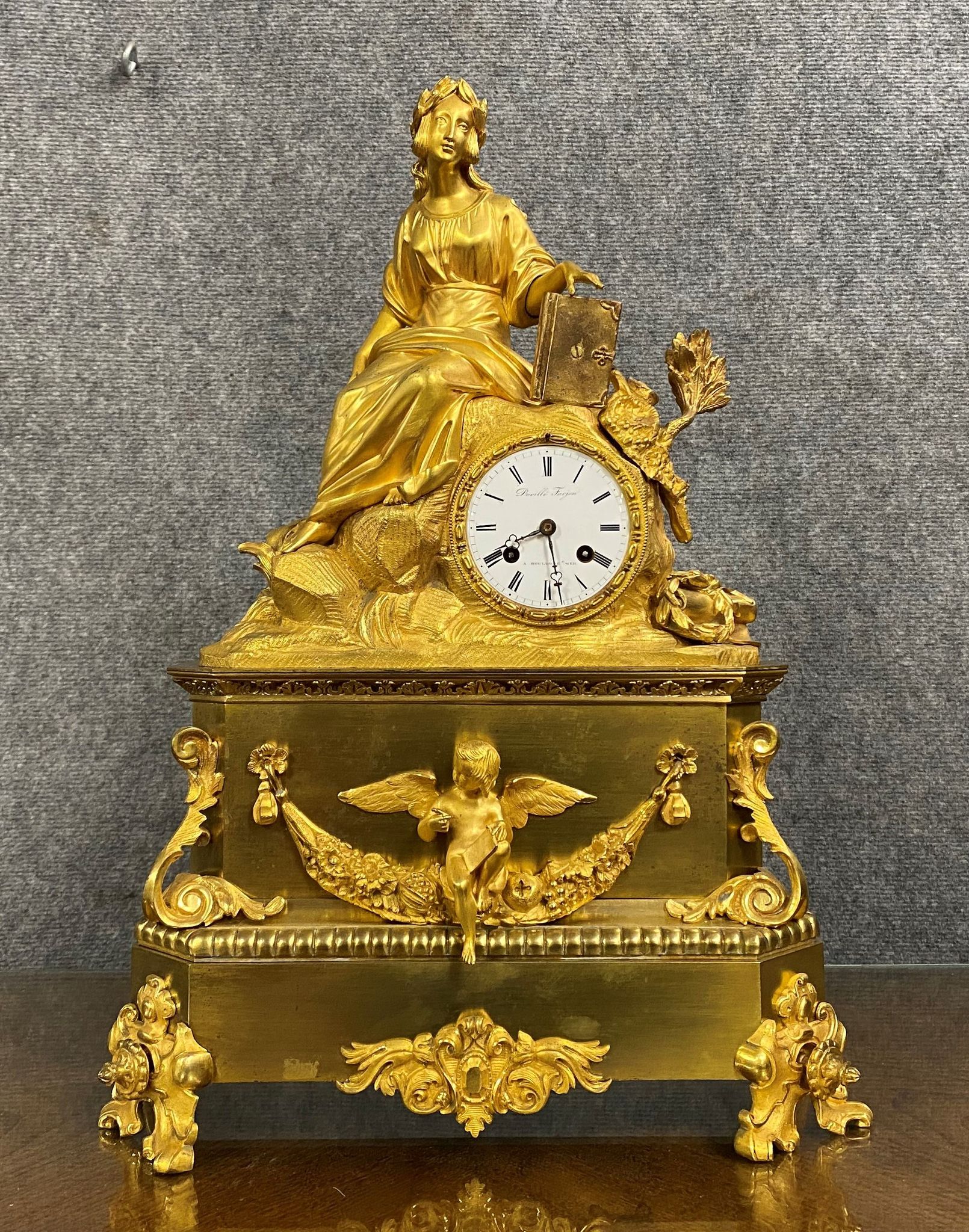 Pendule en bronze doré époque Empire vers 1820-1830
