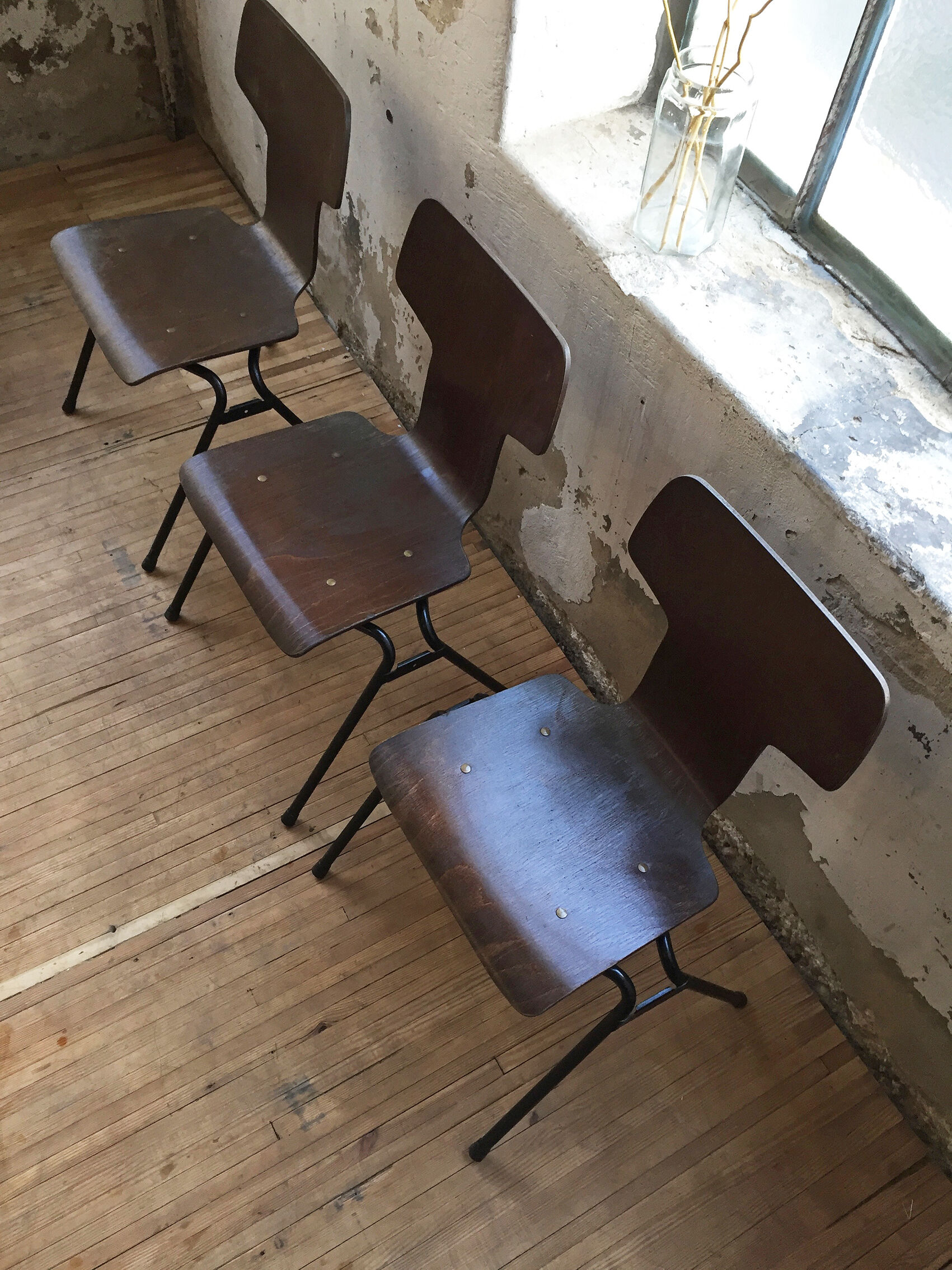 Set de 6 chaises "Marteau" acajou thermomoulé