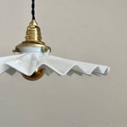 trio de suspensions en opaline crénelée