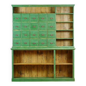 Grande armoire en pin, vers 1930