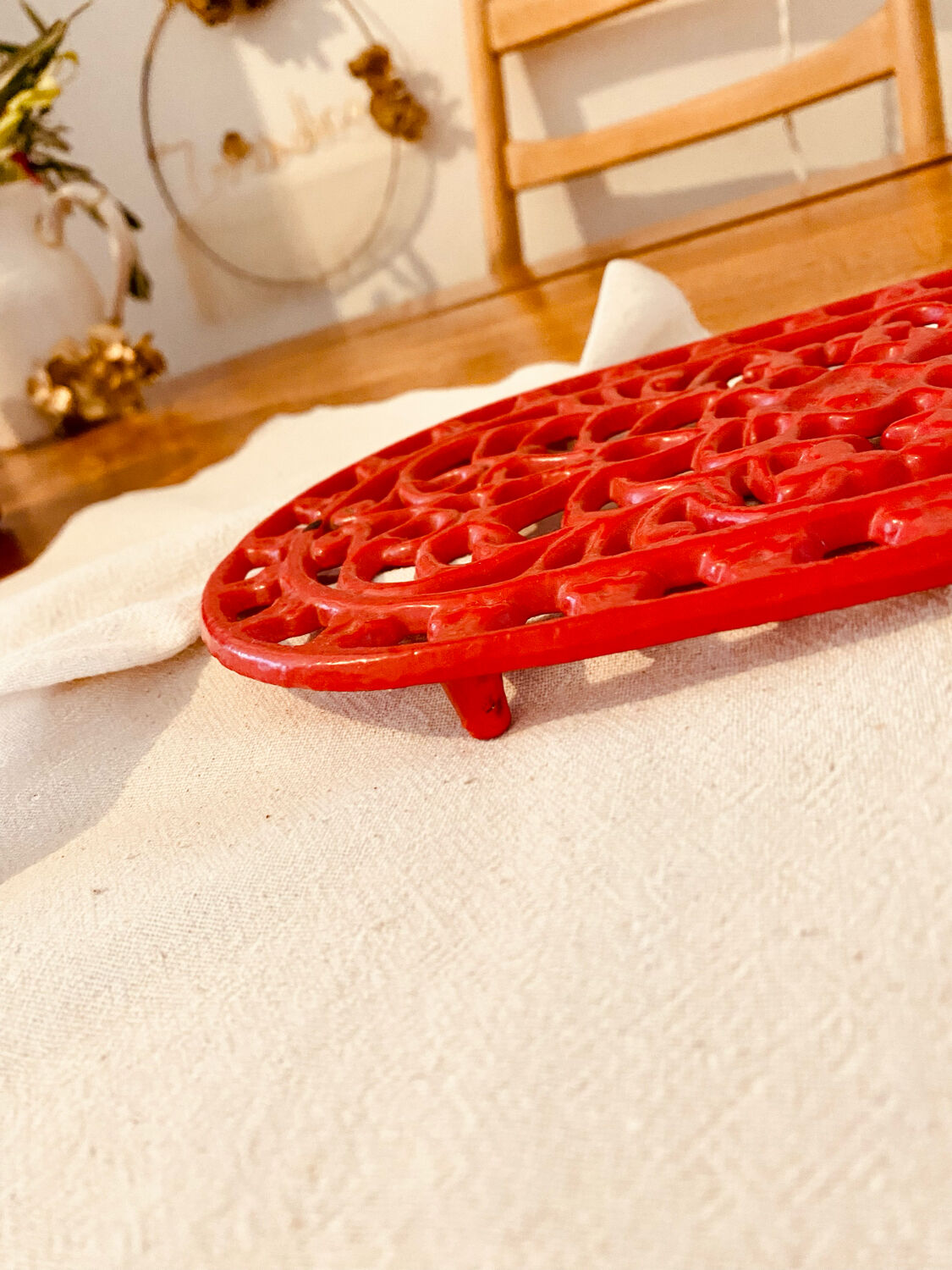 Enamelled cast iron trivet