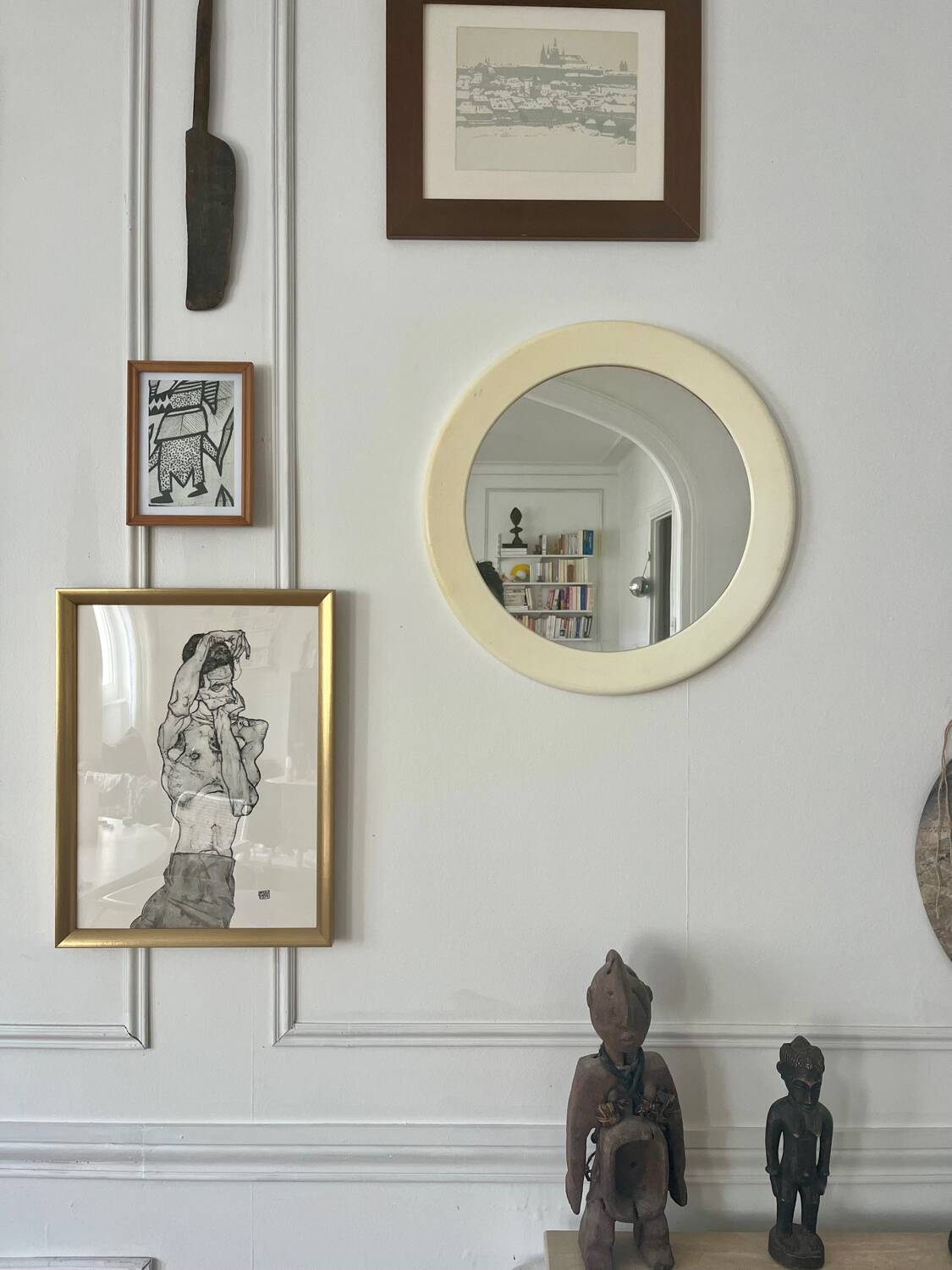 Round Space Age plastic mirror