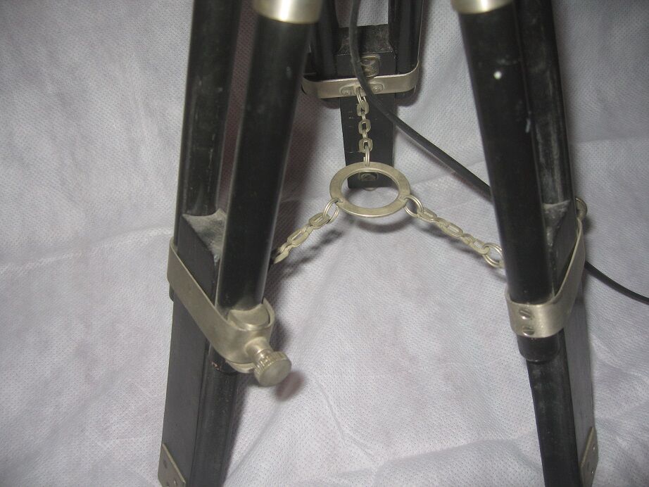 Lamp tripod telescopic feet