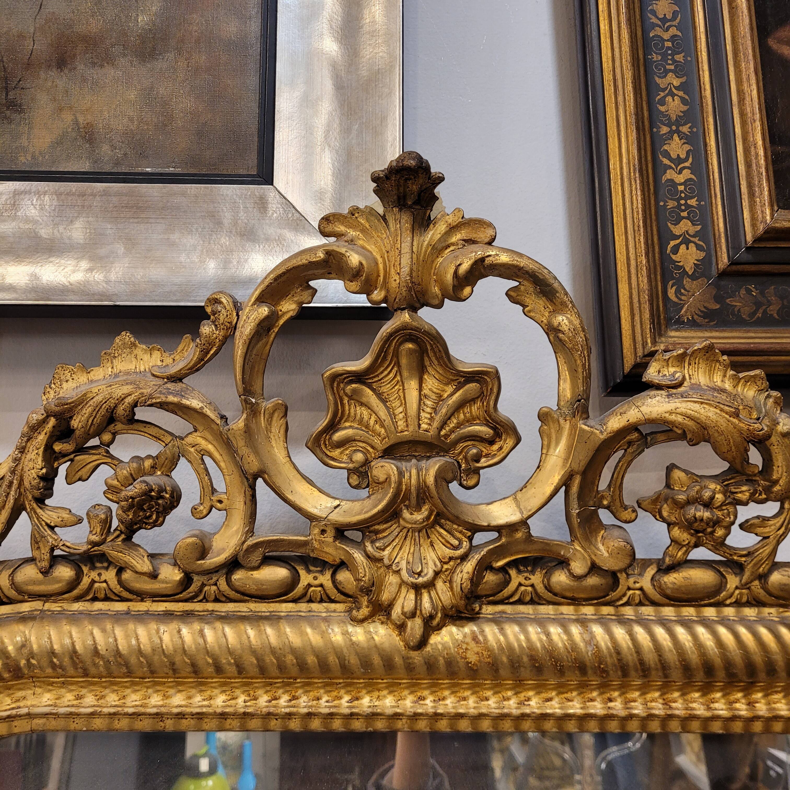 Espejo de pared Segundo Imperio, Madera tallada y dorada, Napoleon III, circa 1880 – France