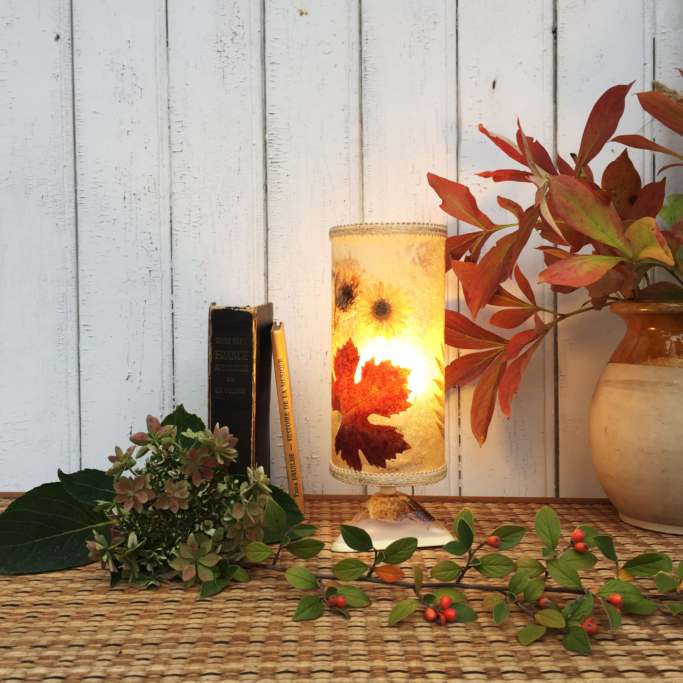 Resin lamp with inclusions of dried flowers