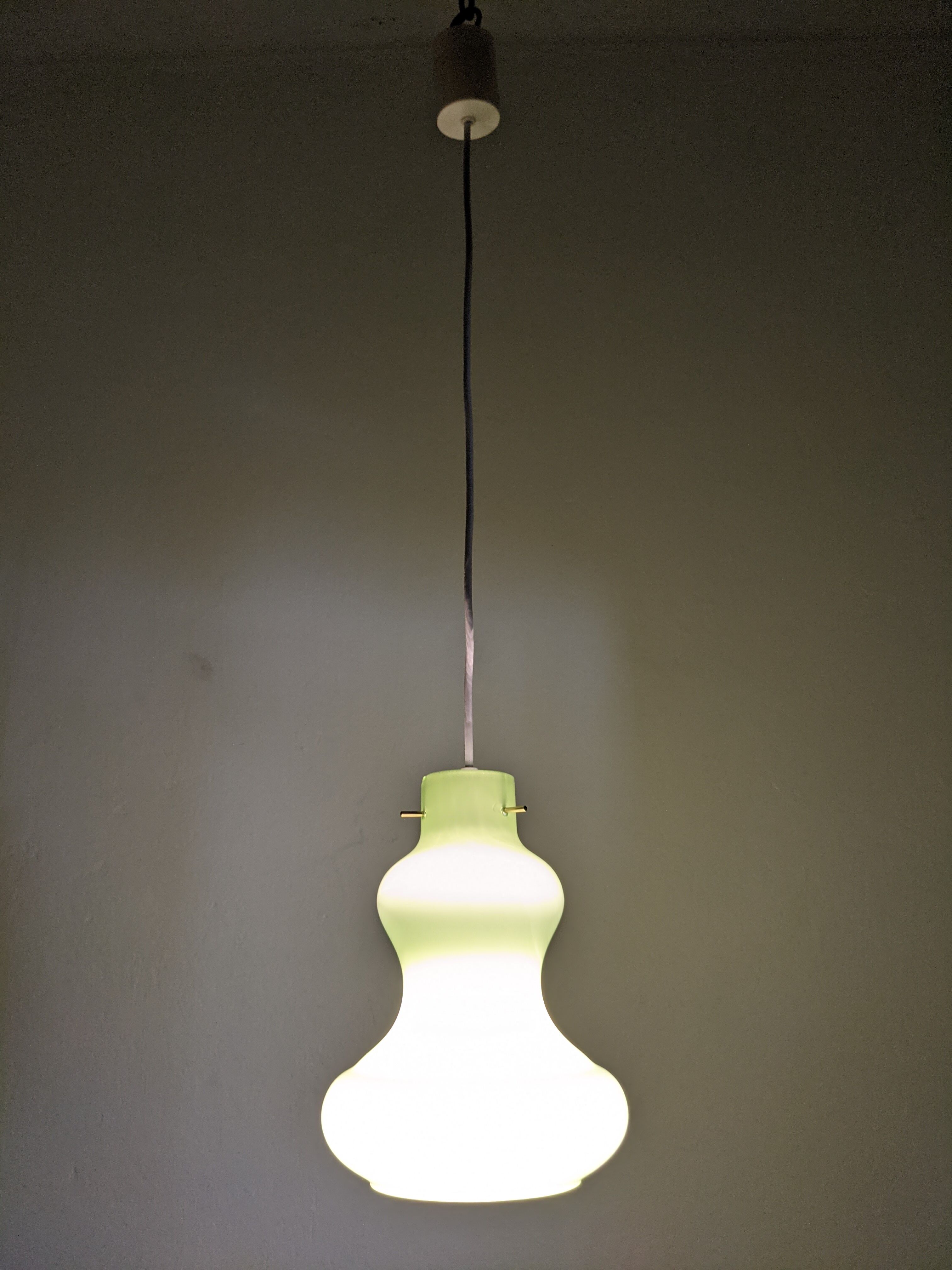 Suspension of the 70s in green opaline