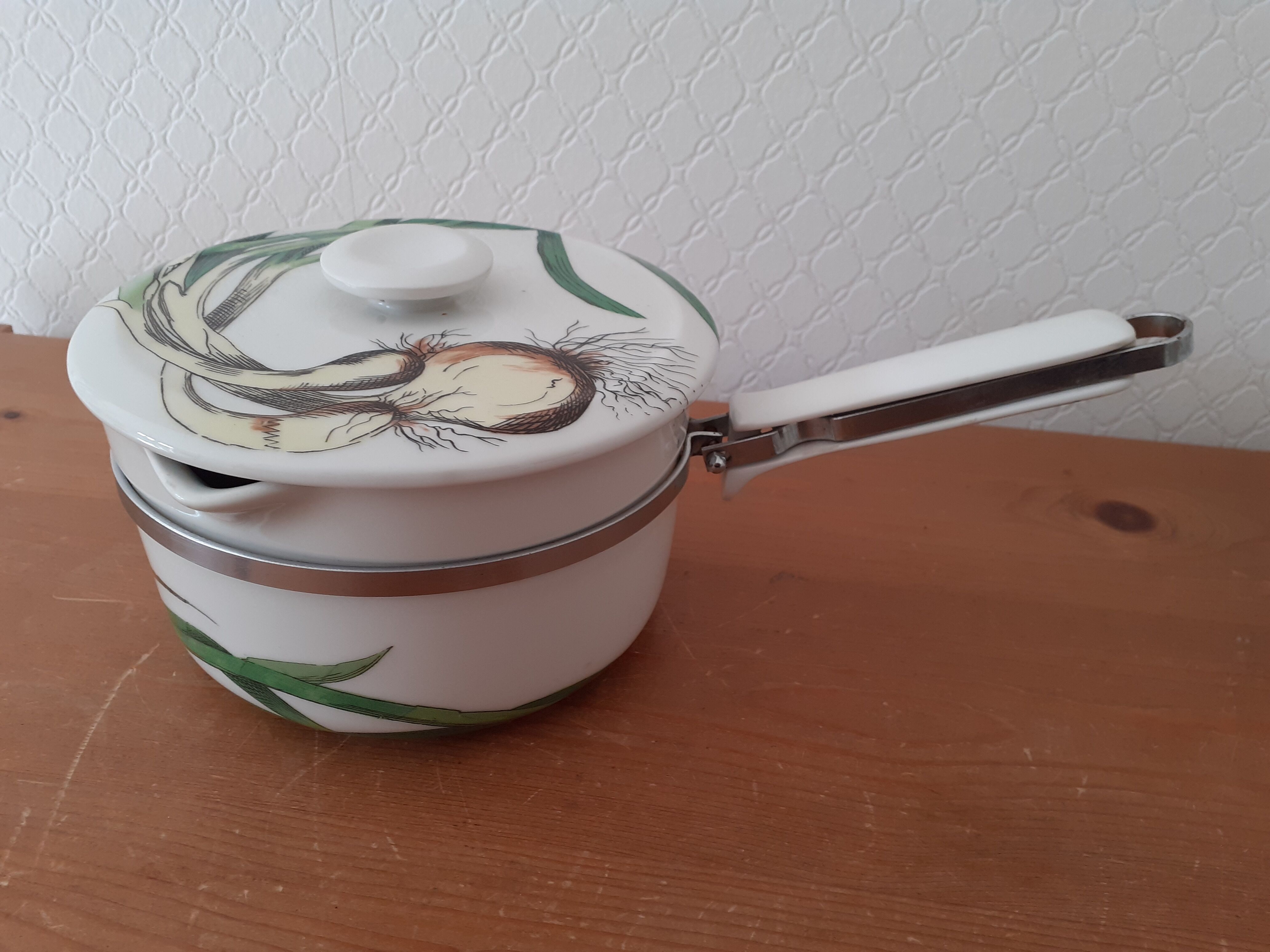 Set of three porcelain pots and pans from Paris- Aluminite Frugier