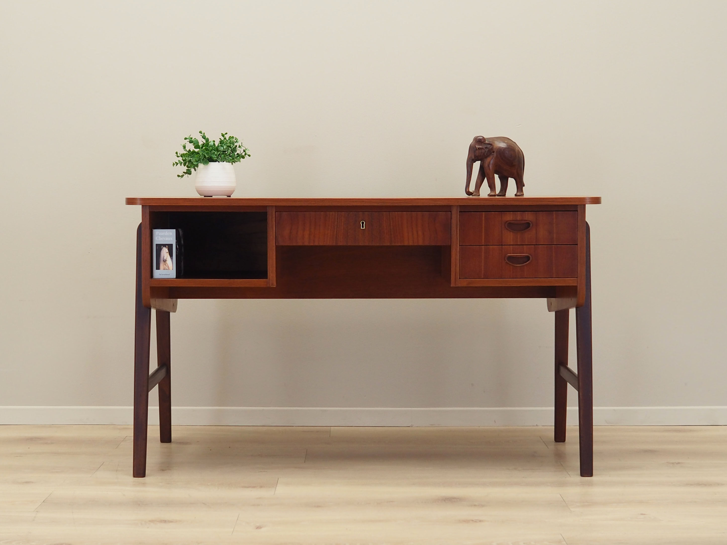 Teak desk, Danish design, 1970s, production: Denmark