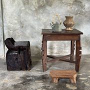 Coffee table, petite table basse indonésienne ancienne moderniste en teck