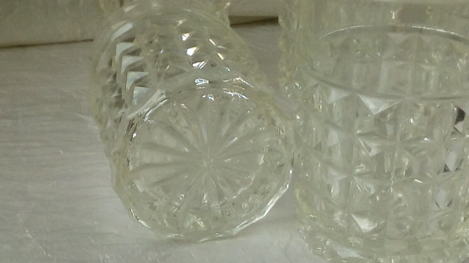 5 glass cups diamond tip effect 70s