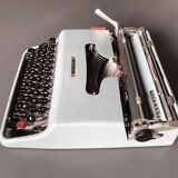 Machine à écrire vintage et design Lettra 22 Olivetti