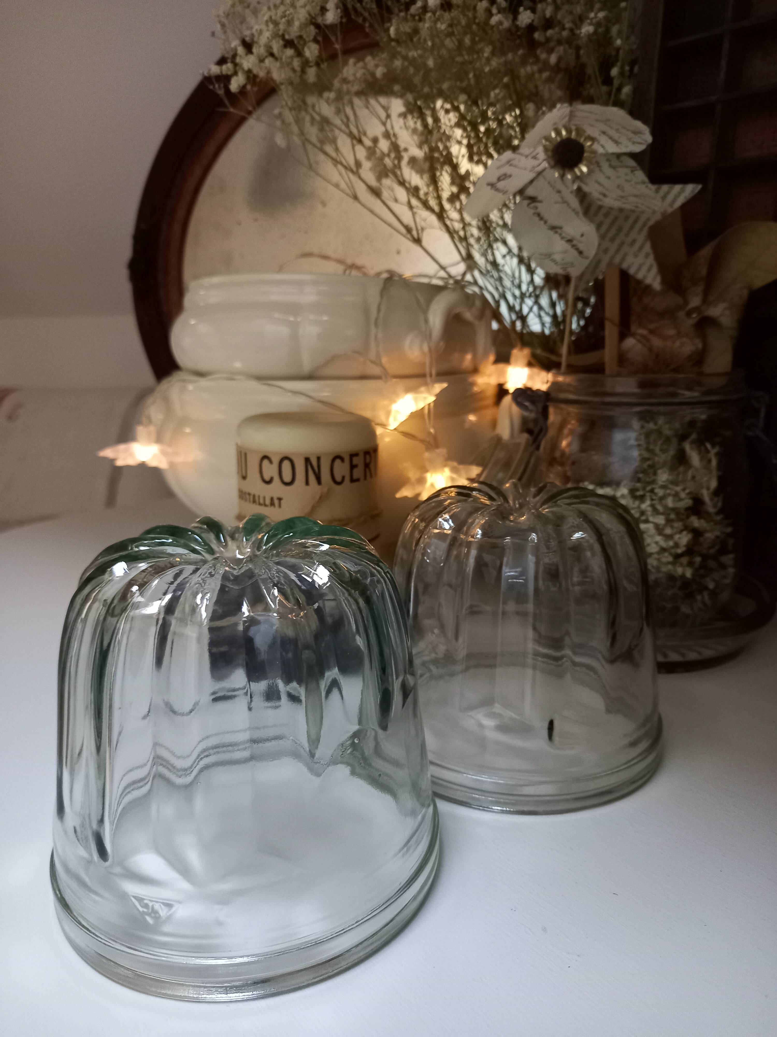 Paire d'anciens moules cannelés en verre. Moules à kouglof / Moules à confitures