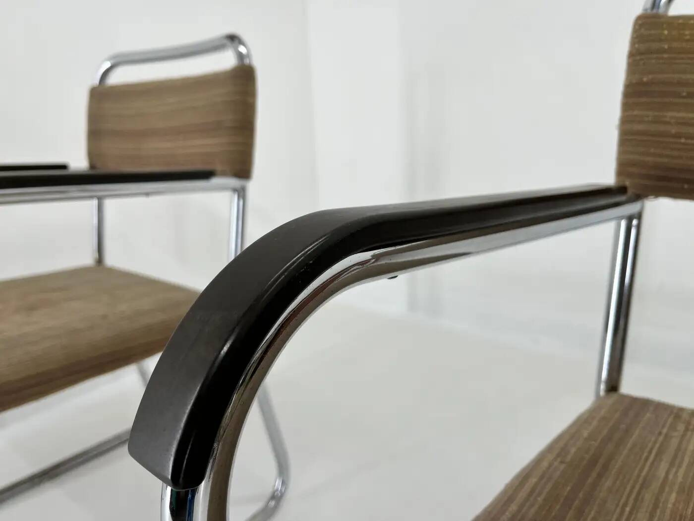 Pair of Bauhaus tubular steel chrome armchairs, 1930s