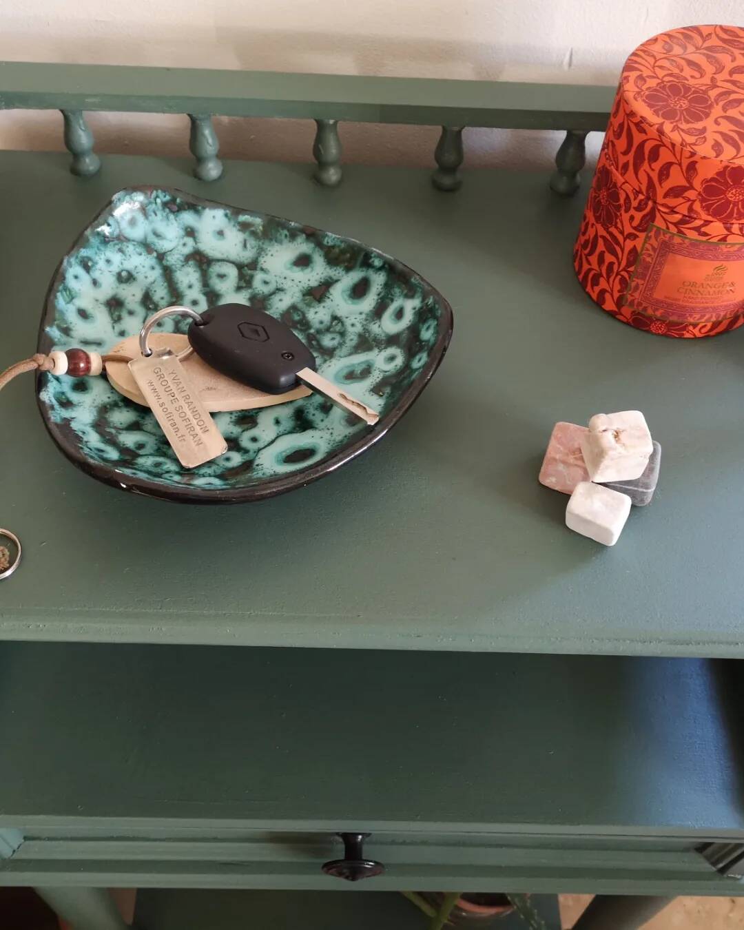 Entrance empty pocket furniture